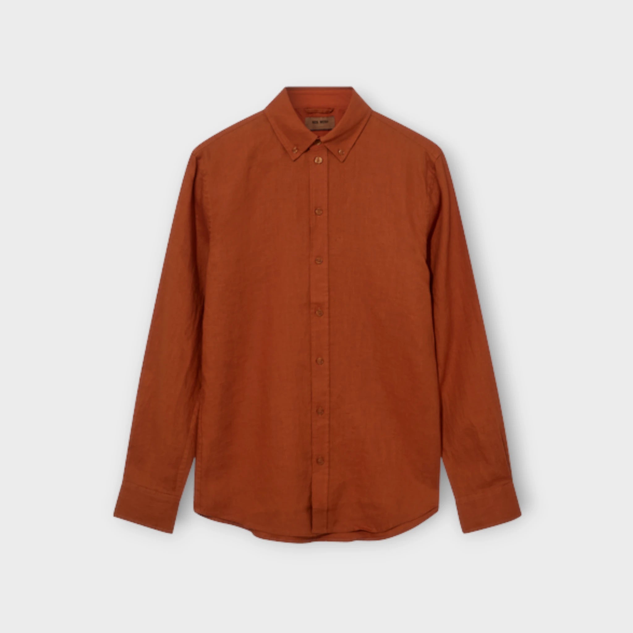 Mos Mosh Gallery Theo Linen Shirt Sun Orange, en super flot orange hørskjorte til mænd. Her set forfra.