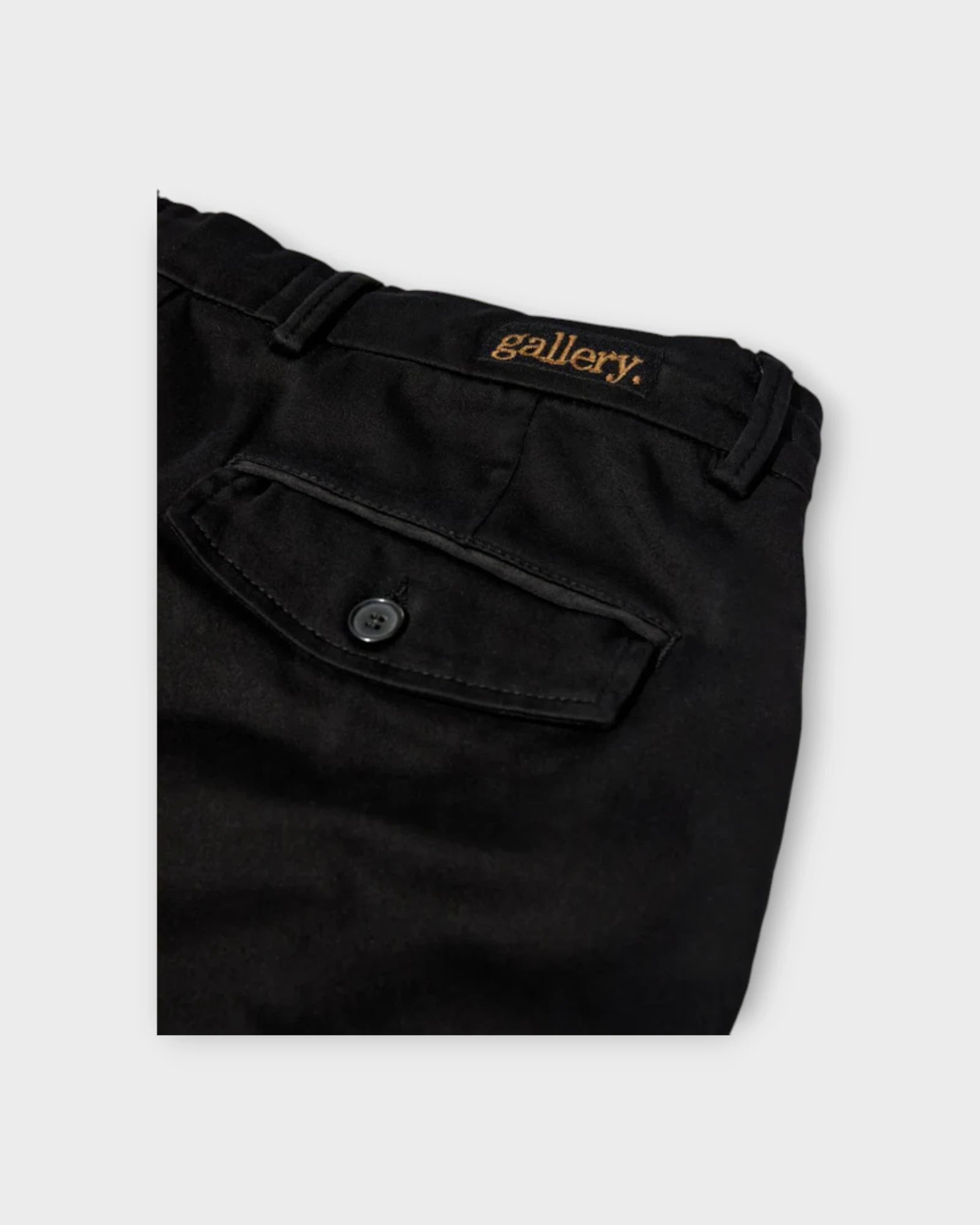 Hunt Soft String Pant Black - Sorte Mos Mosh Gallery Bukser til Mænd. Her set i closeup bagfra.