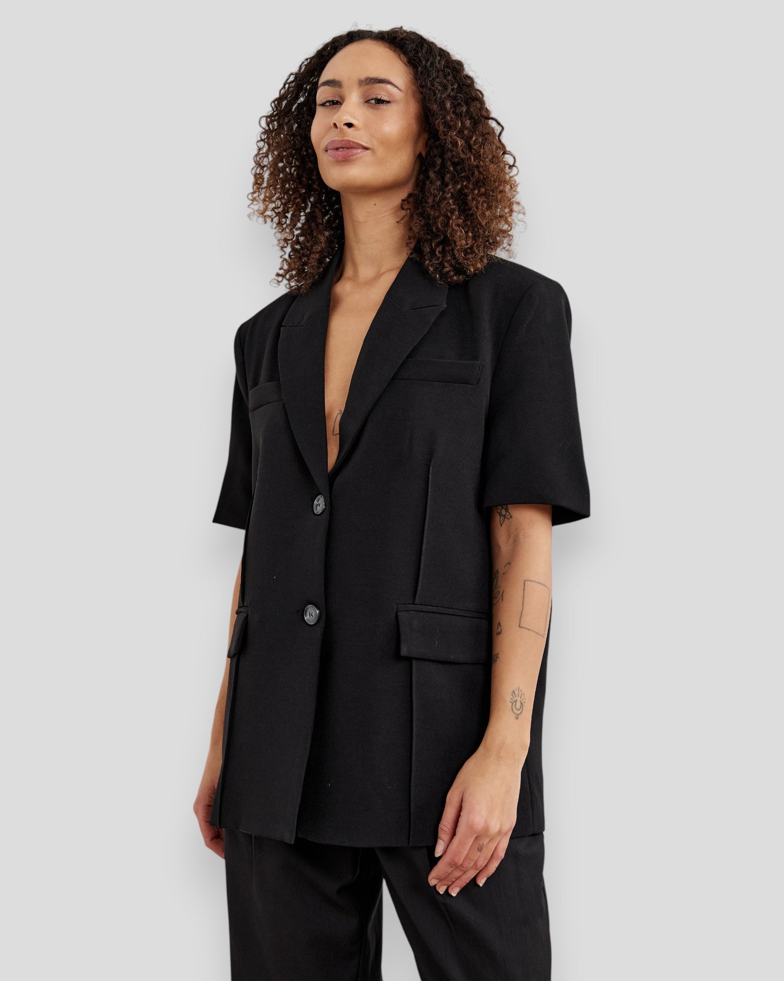 Black women's N-Leanne crop blazer by Noella, featuring a tailored fit and stylish design on a clean background.