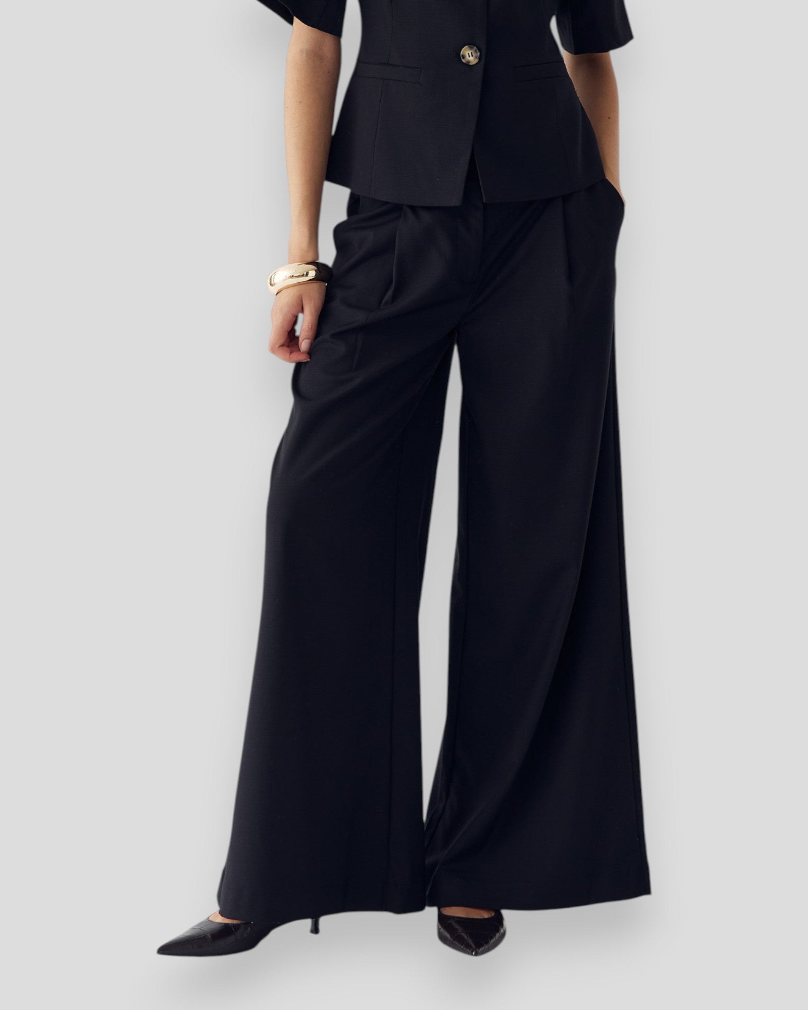 Black Kazia women's pants by Noella, featuring a stylish fit and comfortable fabric, shown on a model.
