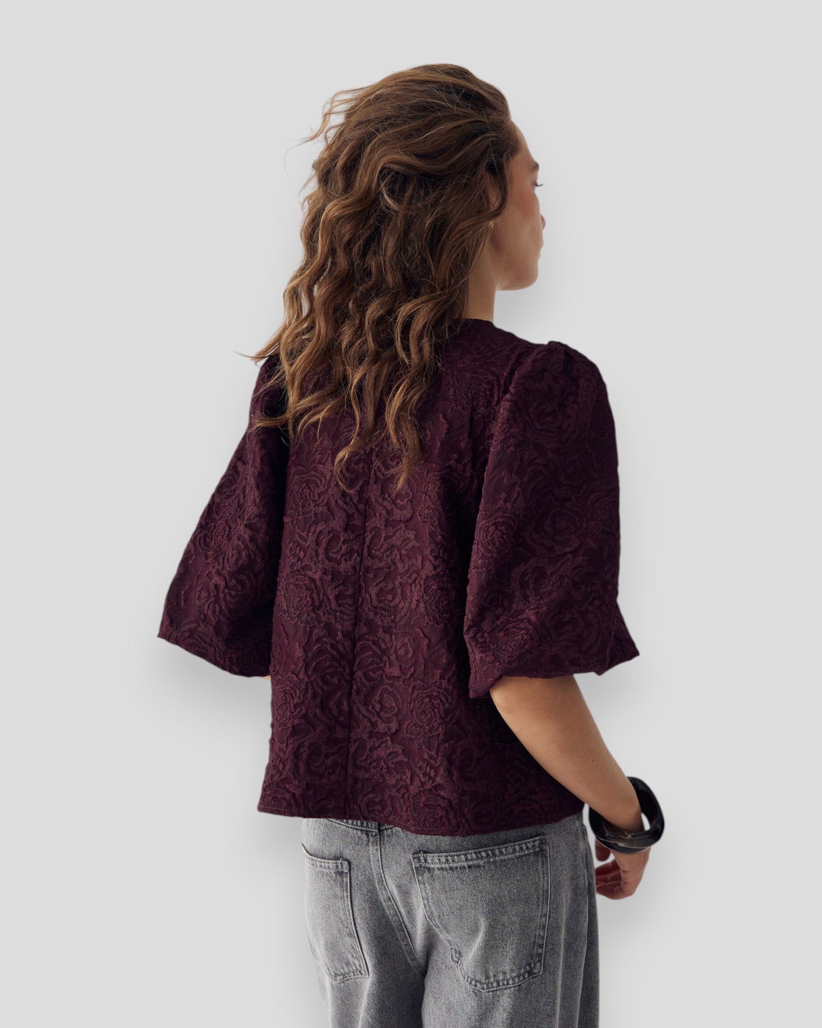 Noella N-Shelly Blouse in wine tasting color, stylish women's shirt with a relaxed fit and lightweight fabric, perfect for casual wear.