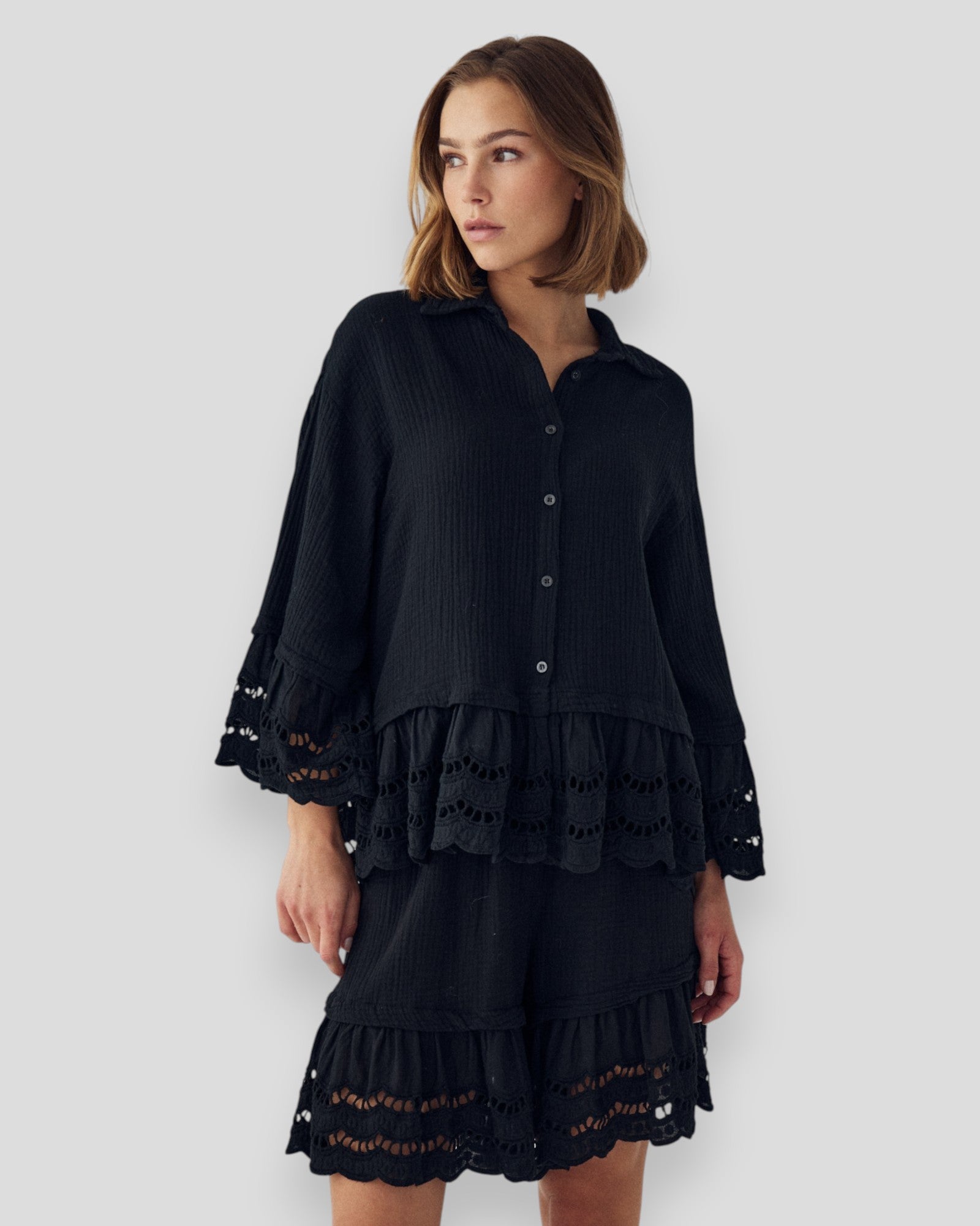 Sort N-Marlow shorts til kvinder fra Noella, afslappet skørt med komfortabel pasform og moderne stil.