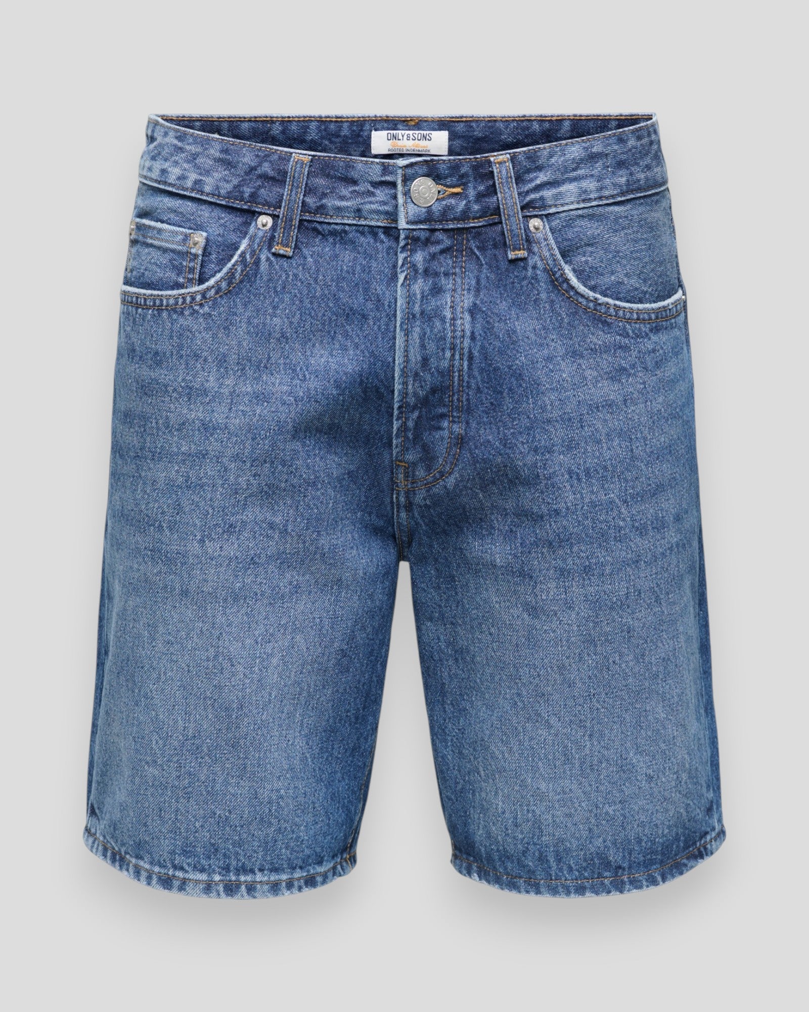 Dark blå denim shorts fra ONLY & SONS Edge DB 3223 TAI, casual og stilfulde denim shorts til alle årstider.