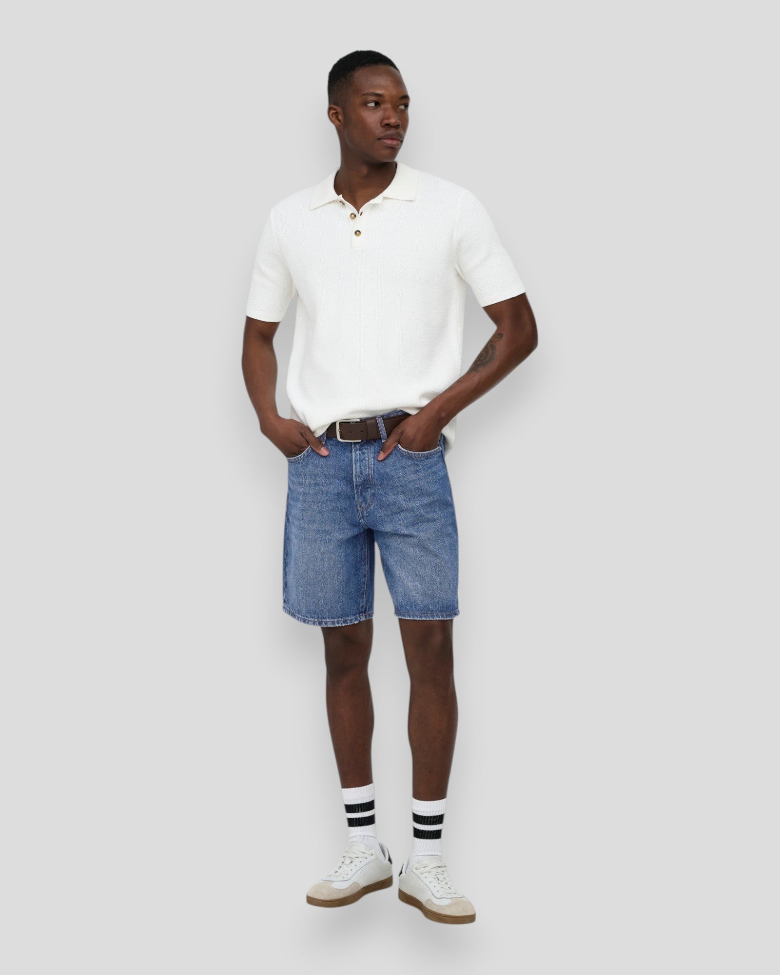 Dark blå denim shorts fra ONLY & SONS Edge DB 3223 TAI, vises med klassisk pasform og detaljer i denimmateriale.