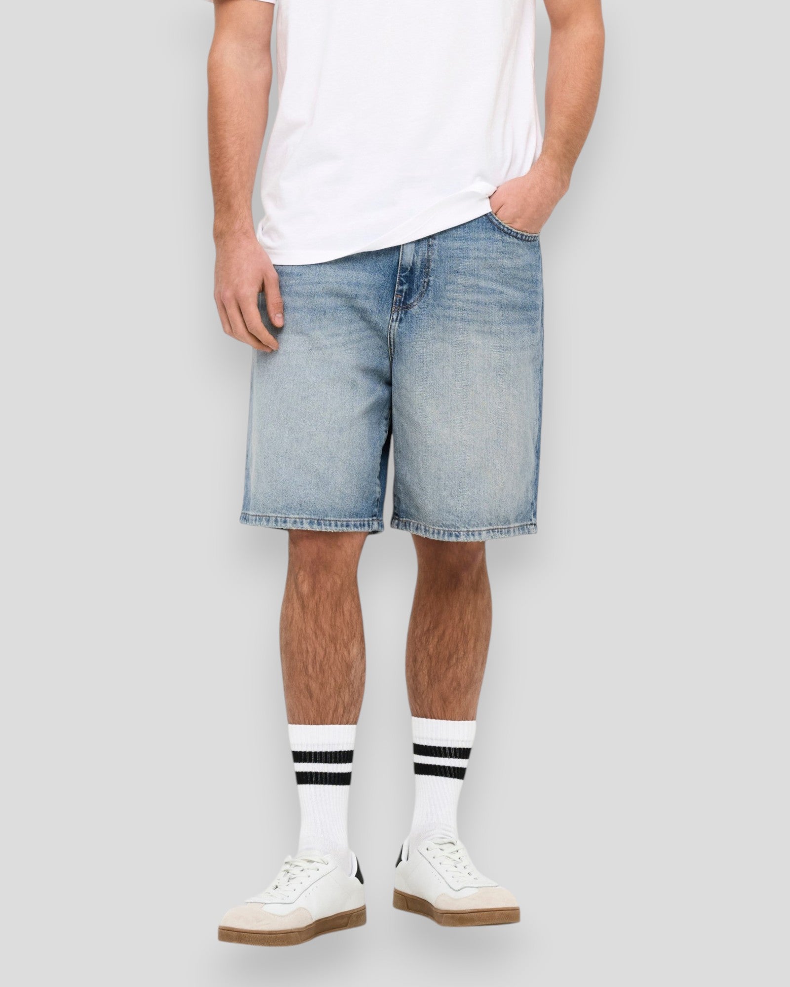 ONLY & SONS Fade MB Tint 9085 TAI denim shorts, medium blå jorts af denim med slidte detaljer og komfortabel pasform