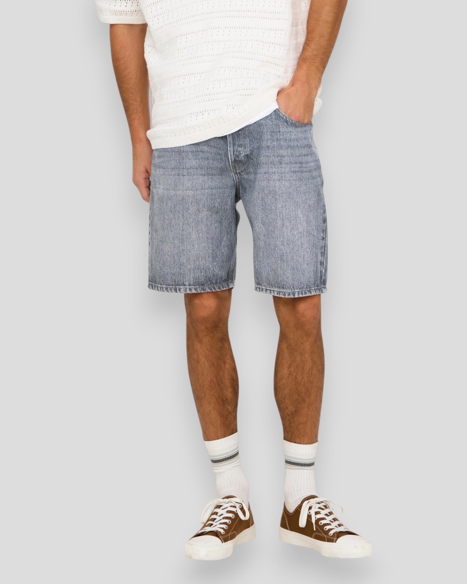 ONLY & SONS Edge MG 2042 TAI denim shorts i medium grå denim, afslappet stil, synlige lommer og bæltestropper.