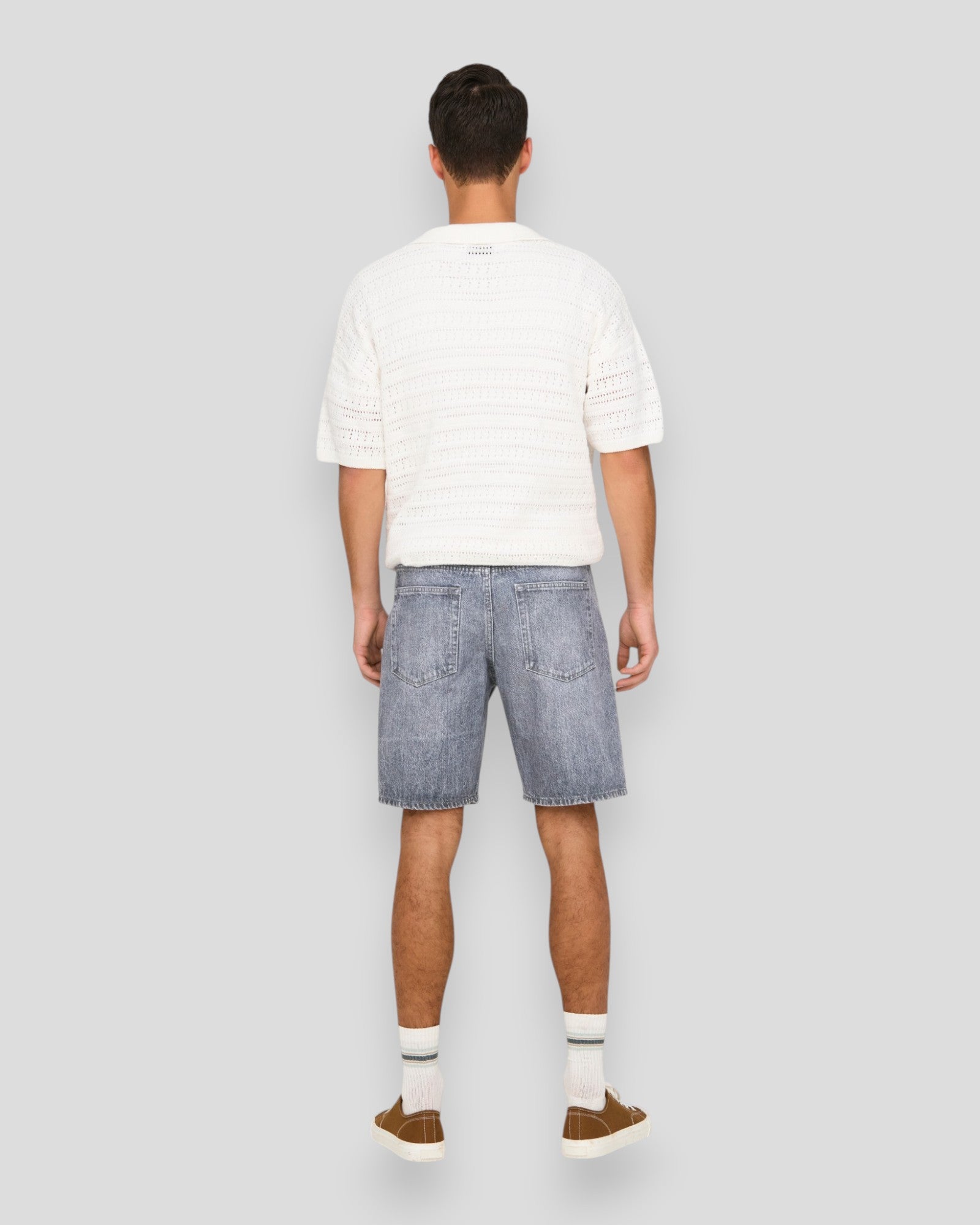 Mørkegrå denim shorts fra ONLY & SONS Edge MG 2042 TAI, casual og komfortabel til forår og sommer.