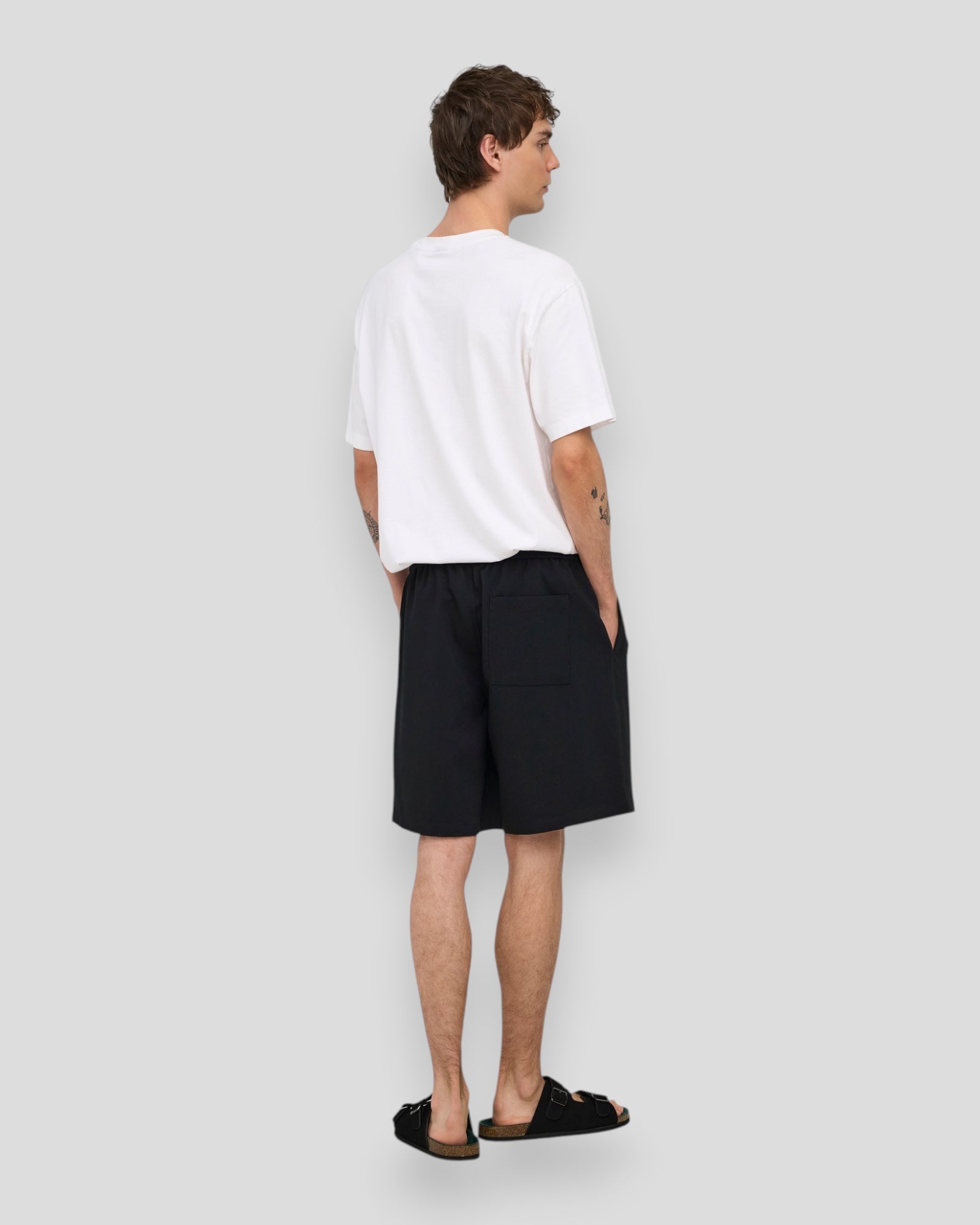 Sort ONLY & SONS Will 0292 loose string shorts, afslappede herre shorts med løse snoredetaljer, vist på model.