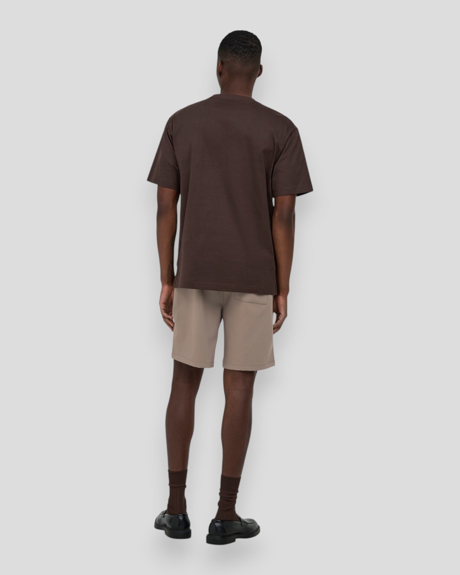 Løse falbede shorts fra ONLY & SONS Will 0292 i blødt stof, beige farve, afslappet pasform, perfekt til forårs- og sommerlook.