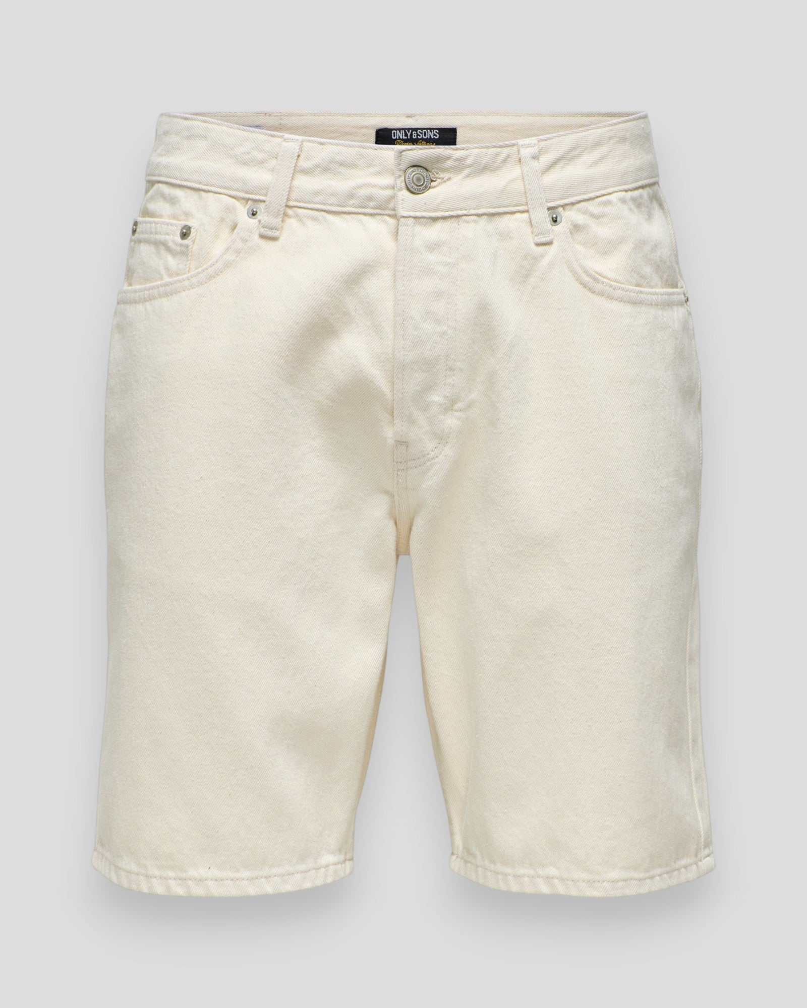 Ecru denim shorts fra ONLY & SONS, Edge Ecru 2044 PIM, med afslappet pasform og synlige syninger.