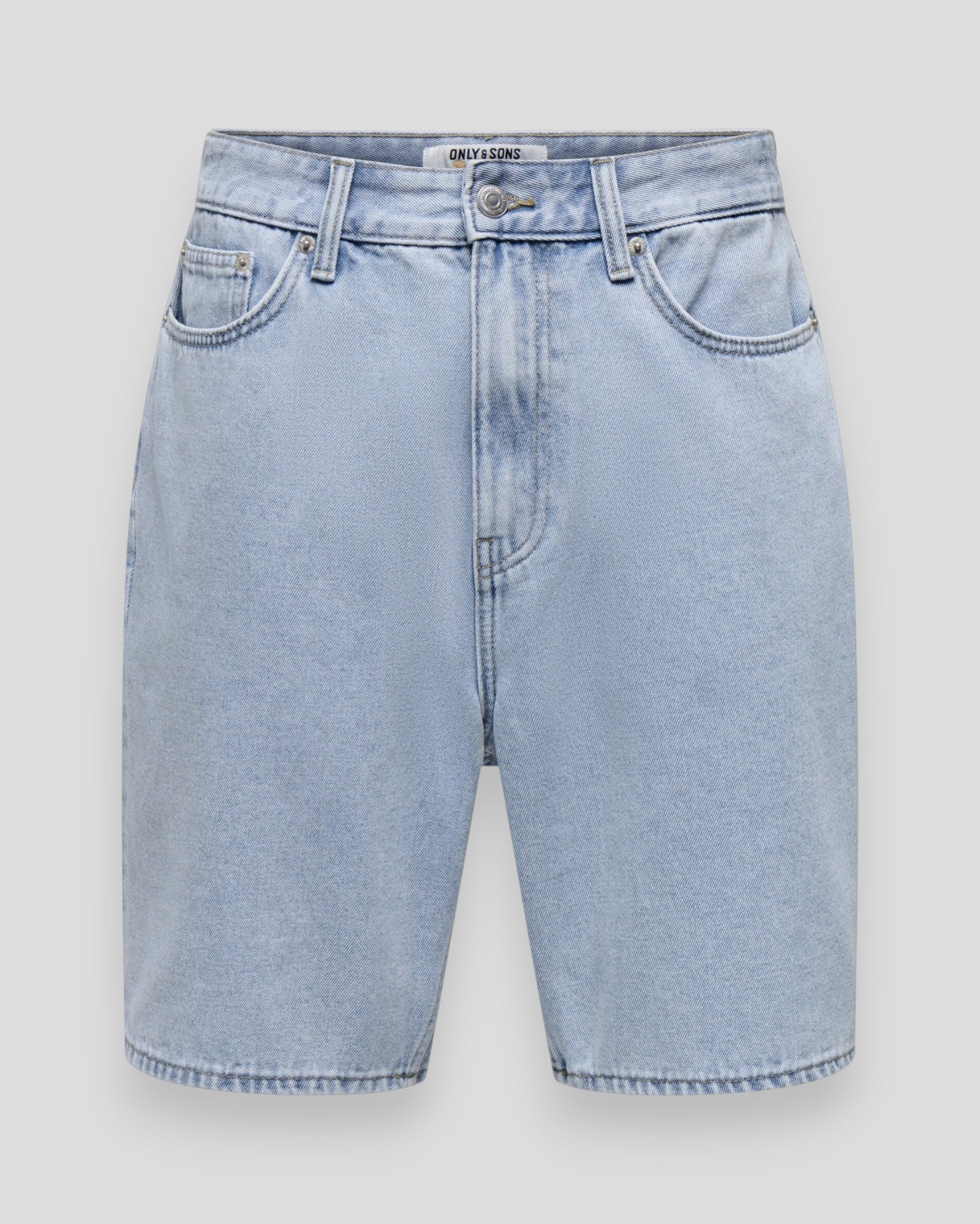 Let shorts i lyseblå denim fra ONLY & SONS, Fade Pim Denim Shorts Box, med casual pasform og forstærkede detaljer.