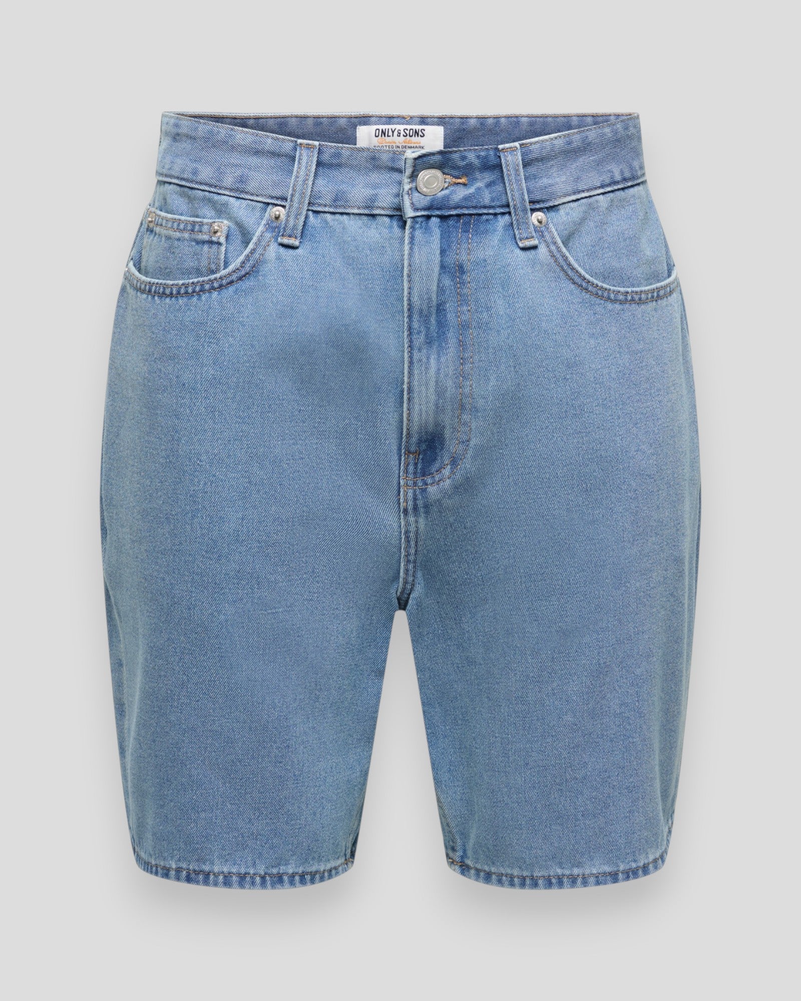 ONLY & SONS fade pim denim shorts i medium blå denim, afslappet look med lommer og klassisk pasform.