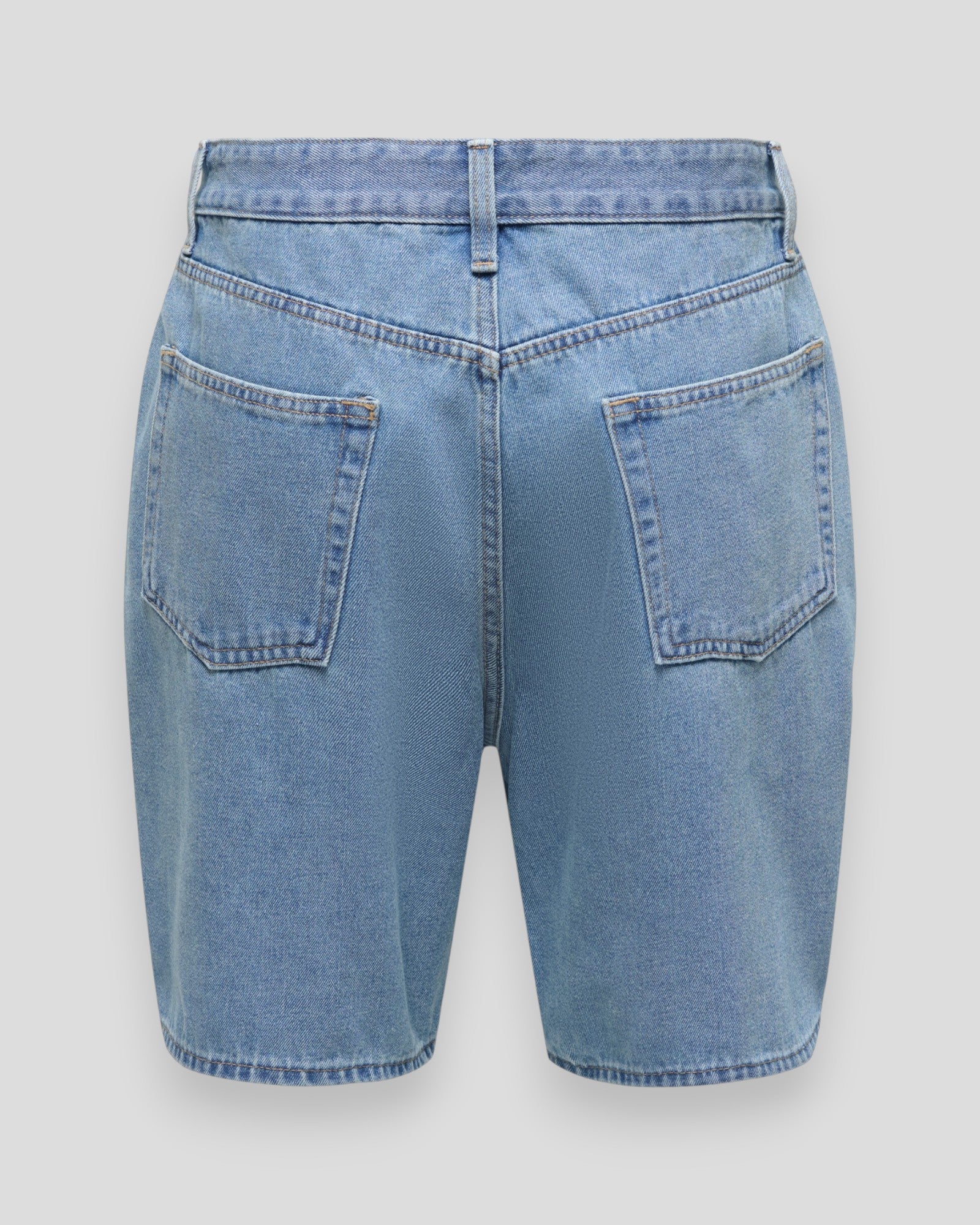 ONLY & SONS fade pim denim shorts i medium blå denim, casual shorts til sommer med slidte detaljer og komfortabel pasform.