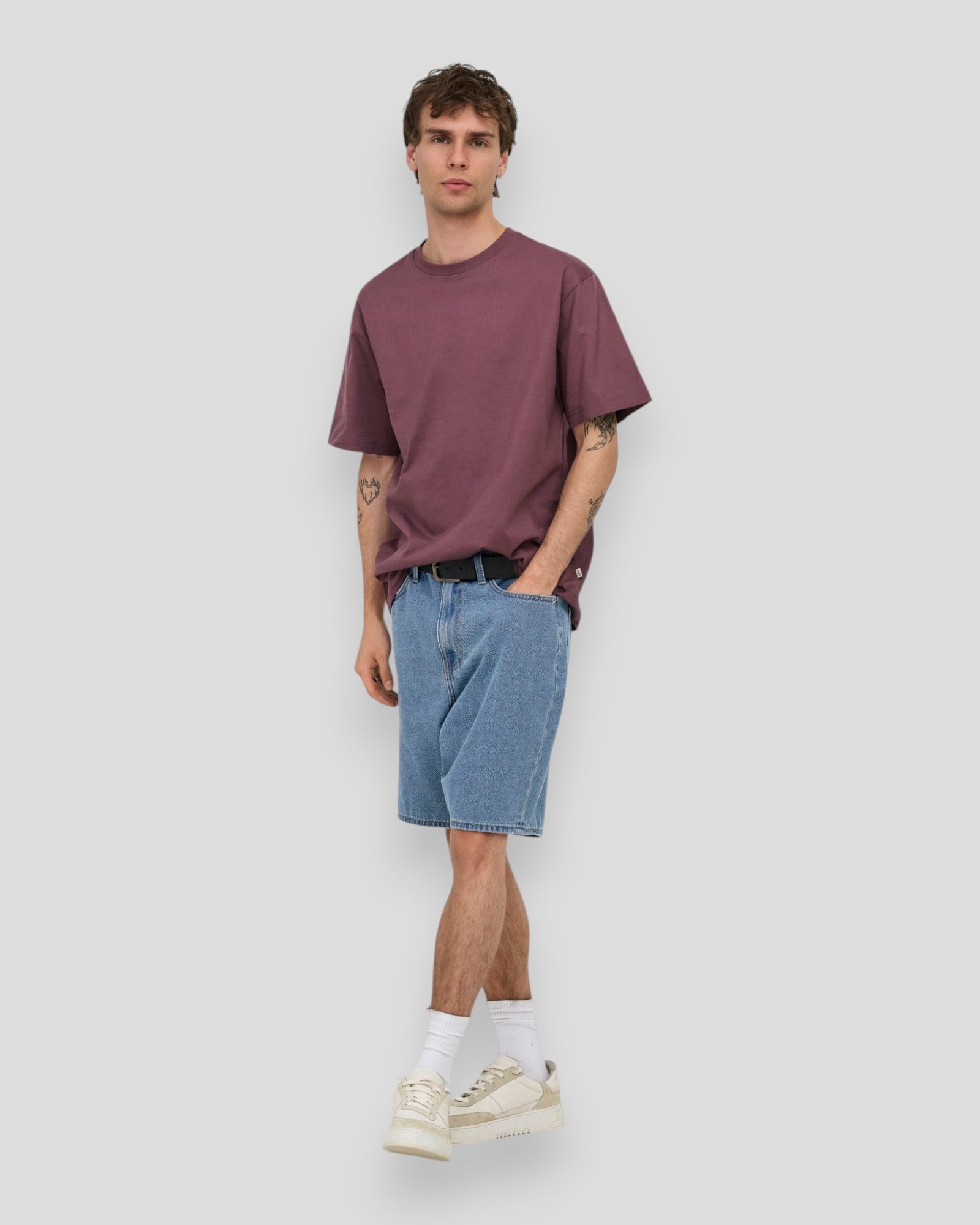 ONLY & SONS Fade Pim denim shorts i medium blå med klassisk pasform og traditionelle jeansdetaljer.