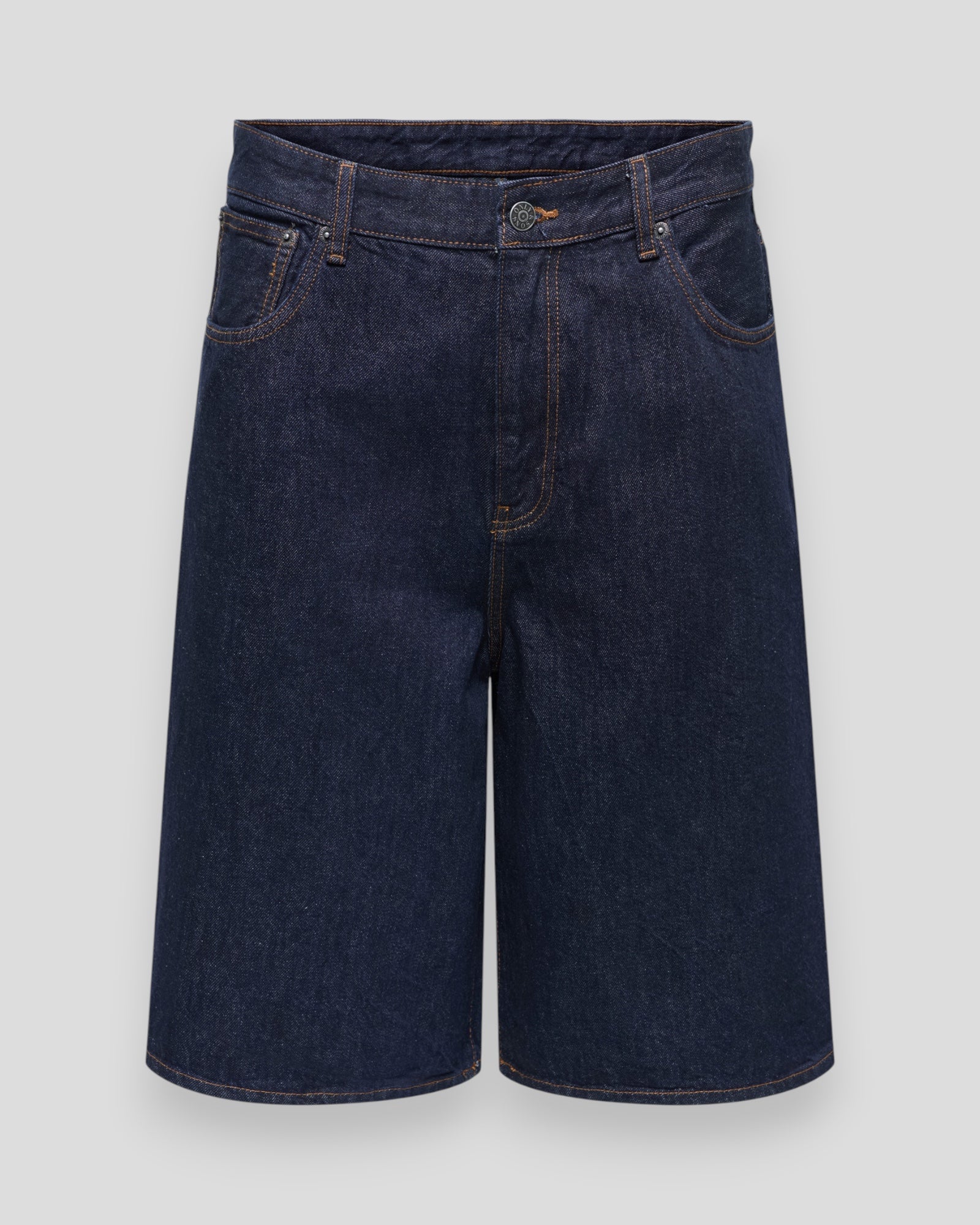 Dark blue denim jorts from ONLY & SONS, Carl Rinse 6916, featuring a casual fit and classic jean styling.