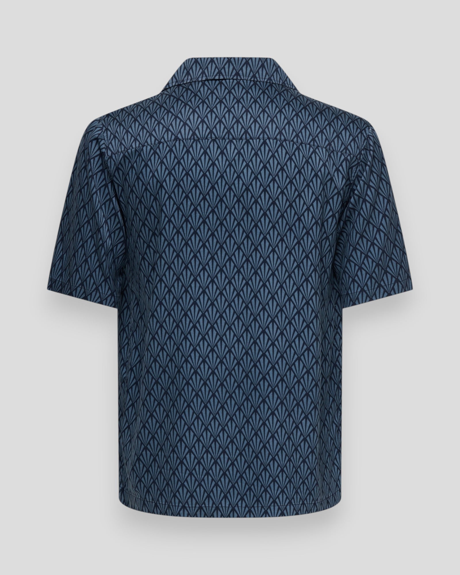 Peru Relax SS skjorte i China Blue fra ONLY & SONS, letvægts bomuld med afslappet pasform og flot blå farve.