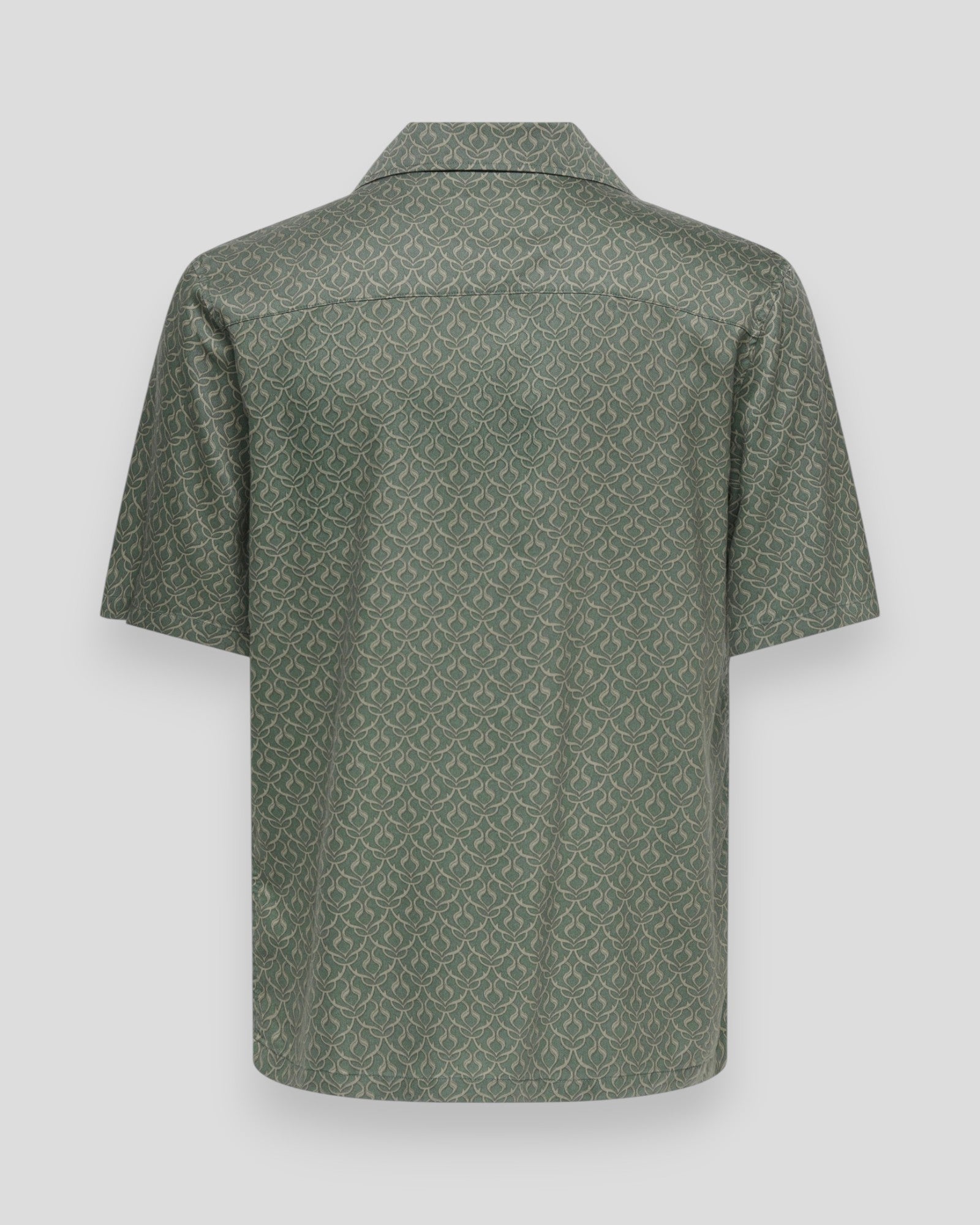 Agave grøn ONLY & SONS Peru Relax SS skjorte med kort ærme og afslappet pasform, perfekt til sommerbrug.