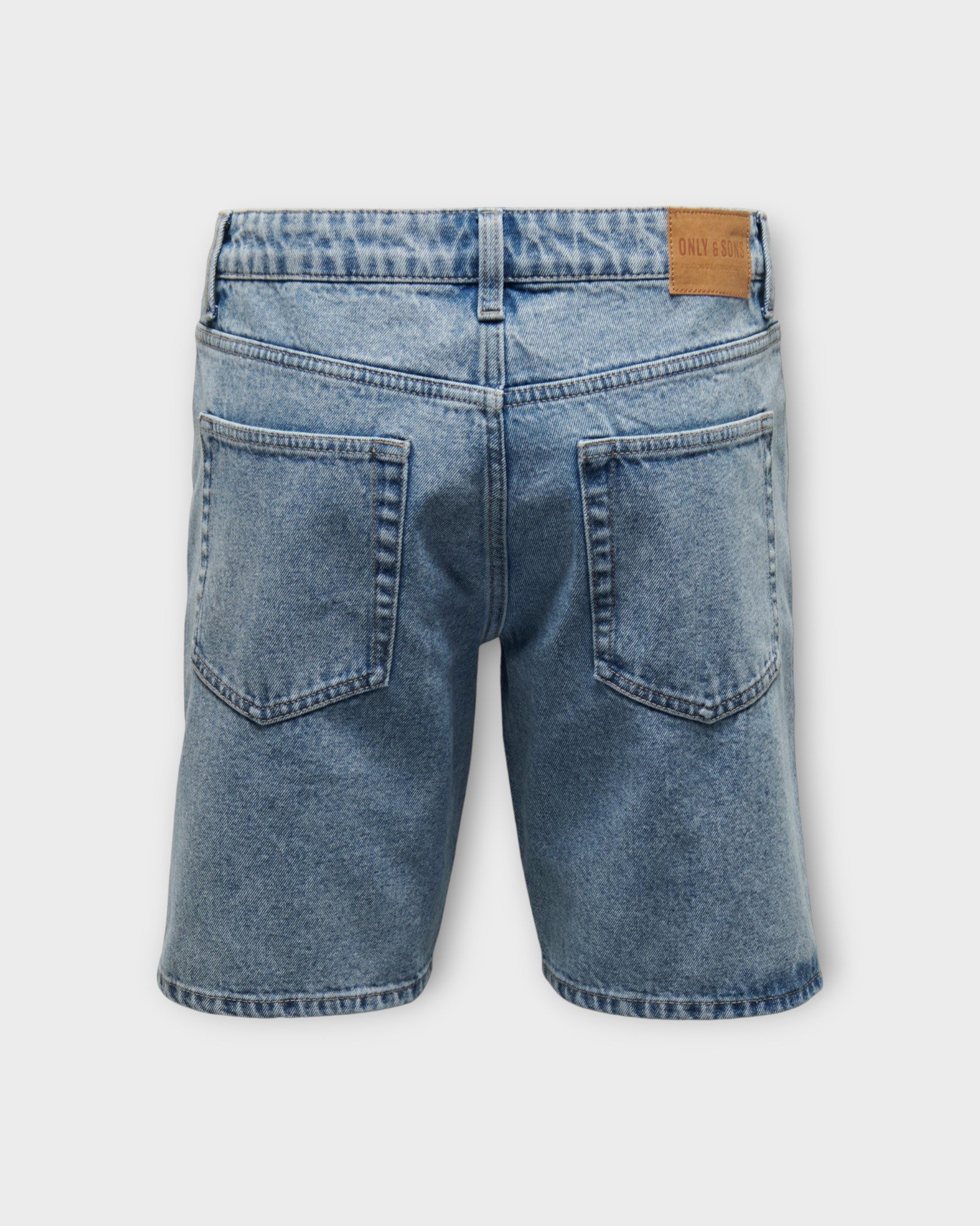 Edge Lbd 8009 Pim Dnm Shorts Vd Light Blue Denim. Lyseblå Only & Sons denim shorts til mænd. Her set bagfra.