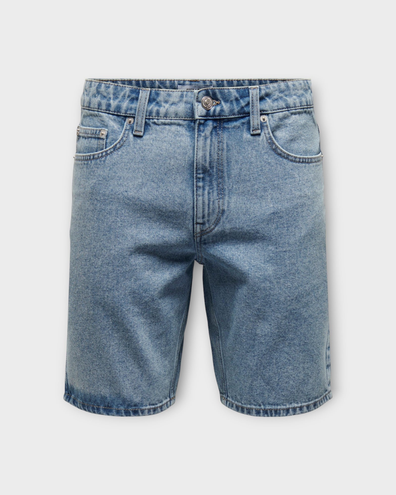 Edge Lbd 8009 Pim Dnm Shorts Vd Light Blue Denim. Lyseblå Only & Sons denim shorts til mænd. Her set forfra.