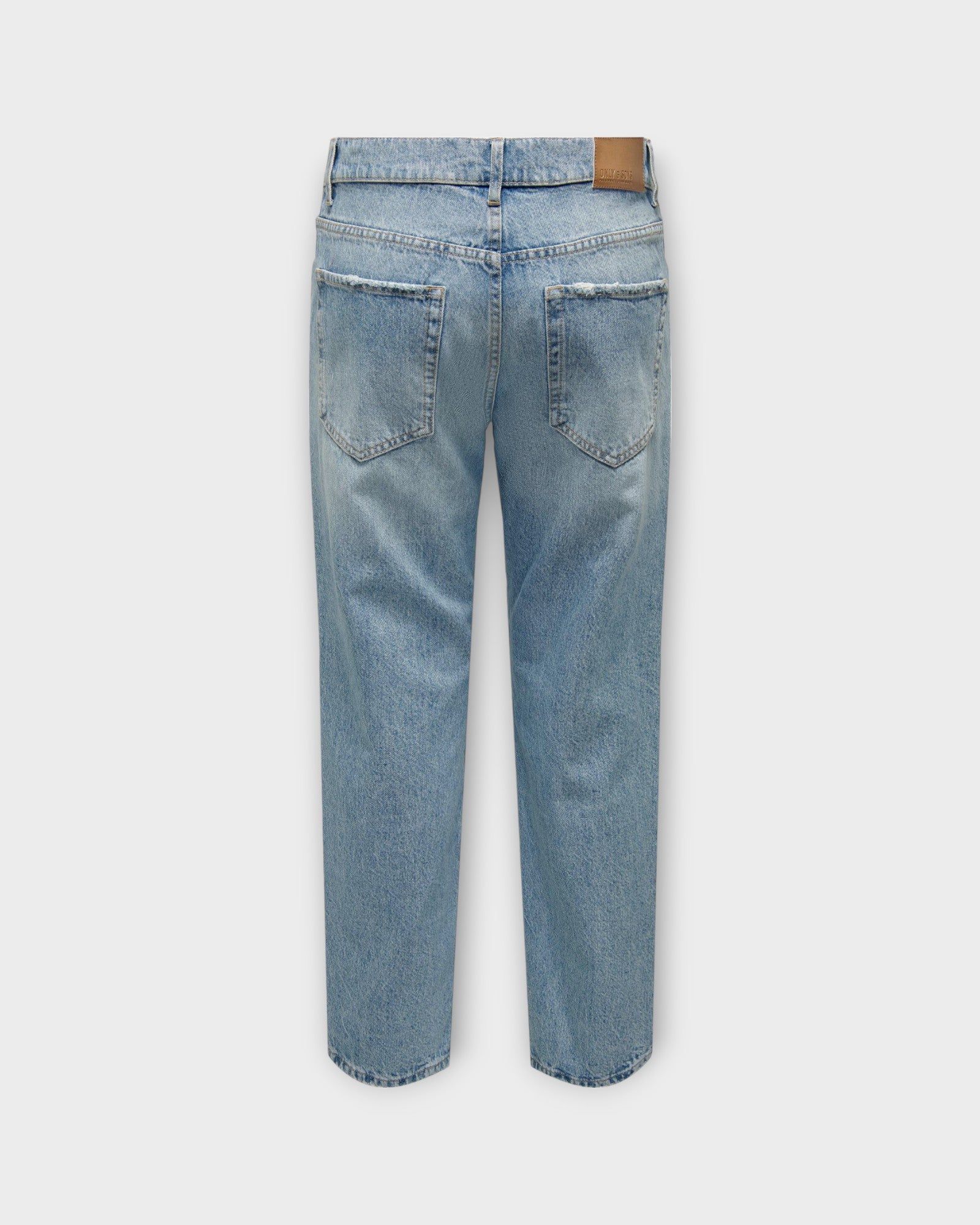 Edge Loose 6986 Jeans Light Blue Denim fra Only and Sons. Lyse forvasket baggy jeans til mænd. Her set bagfra.