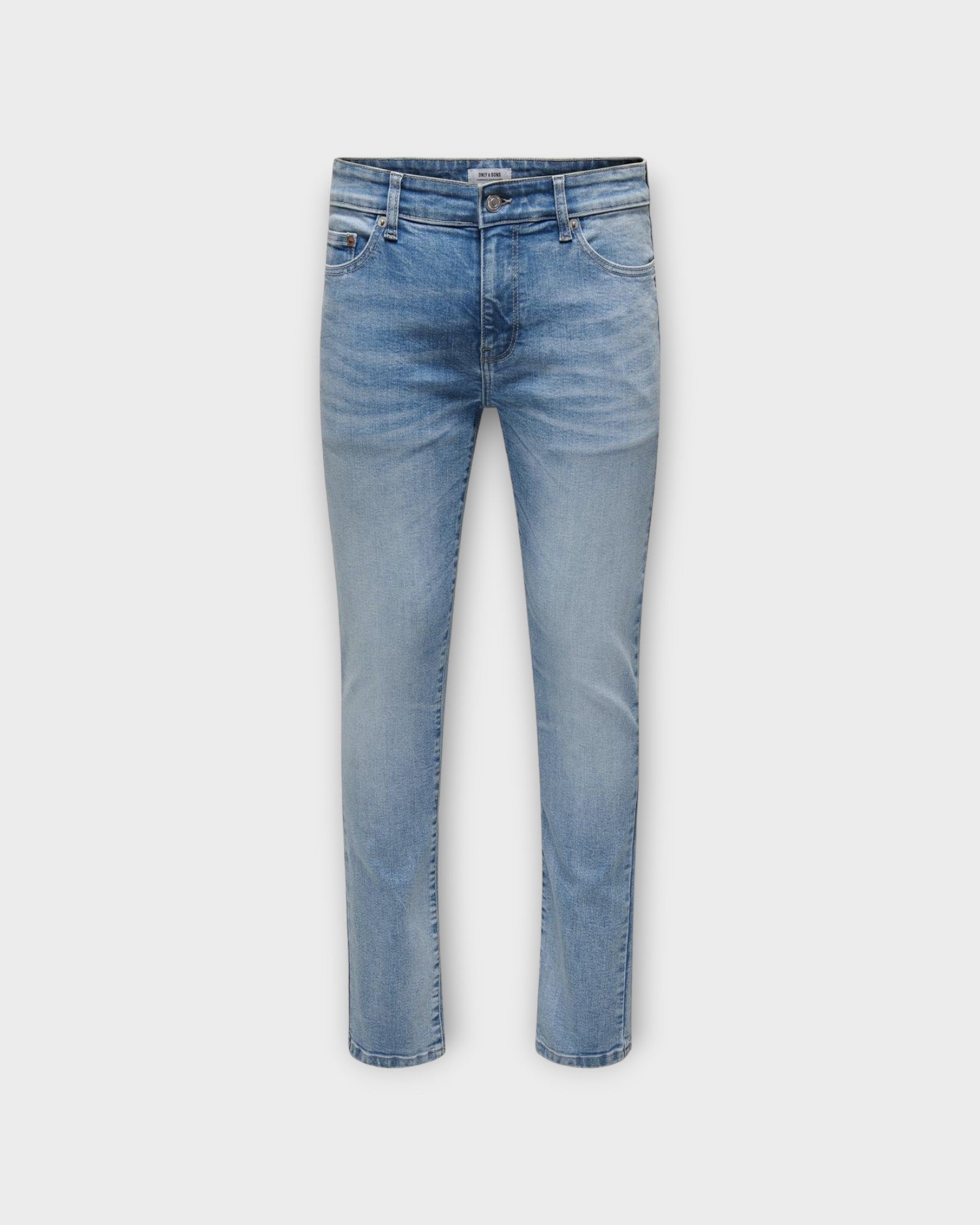 Loom Slim 8621 Light Medium Blue Denim - Lyse Only & Sons Slim Fit Jeans til Mænd. Her set forfra.