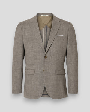 Slim Oasis linjepasset blazer i mørk sand melange fra Selected, vises på billedet med åben krave og skræddersyet pasform