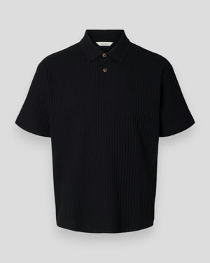 Sort Selected Relax Simon ribbet polo i bomuld med klassisk pasform og ribstrikket krave.