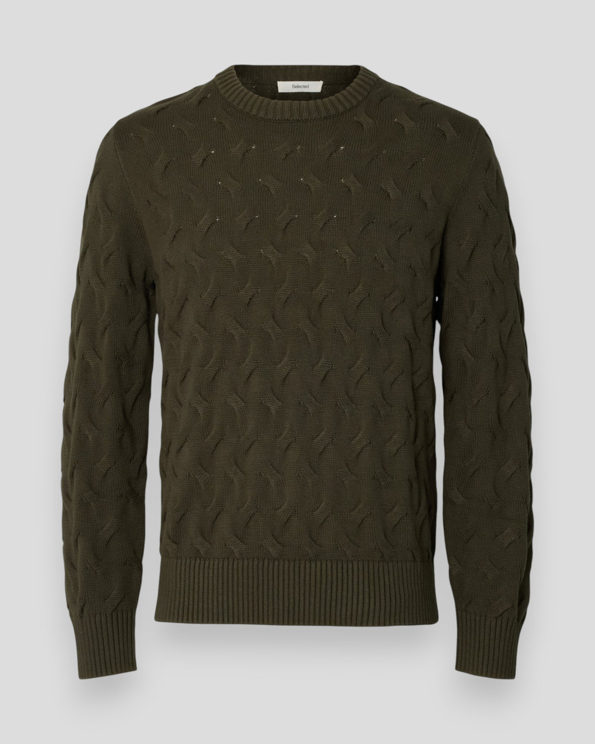 Mørkegrøn strikkesweater med rund hals og flettemønster i Forest Night farve.