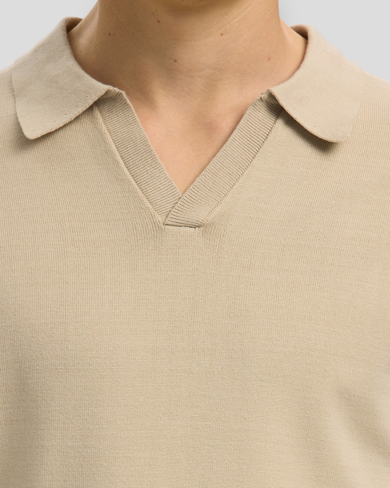 Men's Selected Teller SS Knit Polo in oatmeal, featuring a classic collar and short sleeves, displayed on a mannequin.