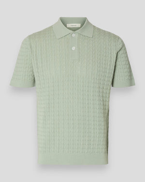 Hvidt og aqua gråt Selected Mattis SS Cable Polo med strikket kabelmønster, kort ærme og klassisk pasform.