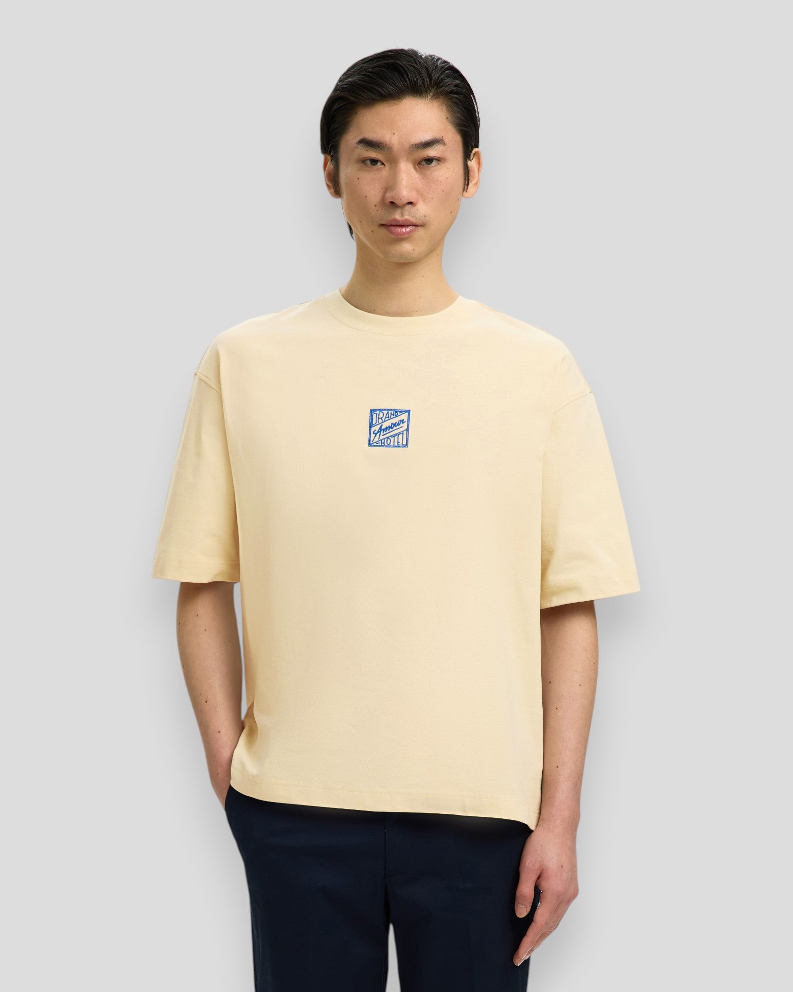 Relax Brock SS Tee Hotel Amour - Angora