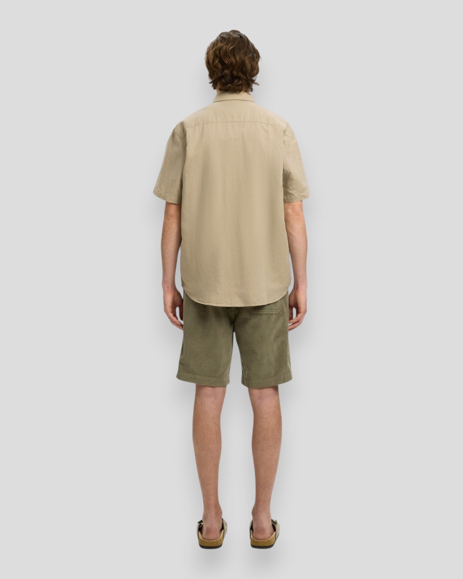 Herre skjorte i Claus Clay Linen Blend fra Selected, med langærmet design og blødt cashmere materiale.