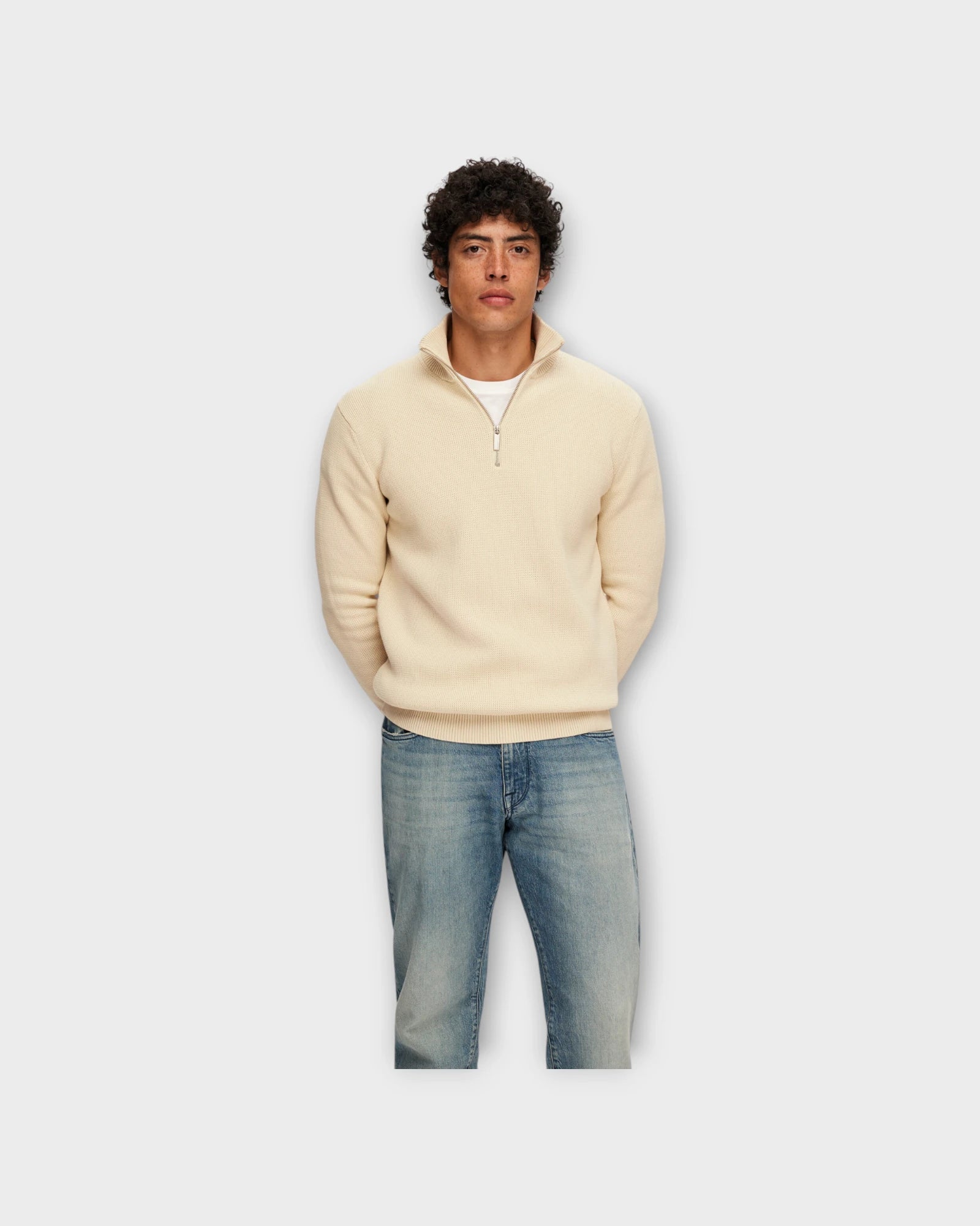 Dane Kint Structure Half Zip Oatmeal - Lys Sand Selected Homme Herre Strik. Her set på model i closeup.