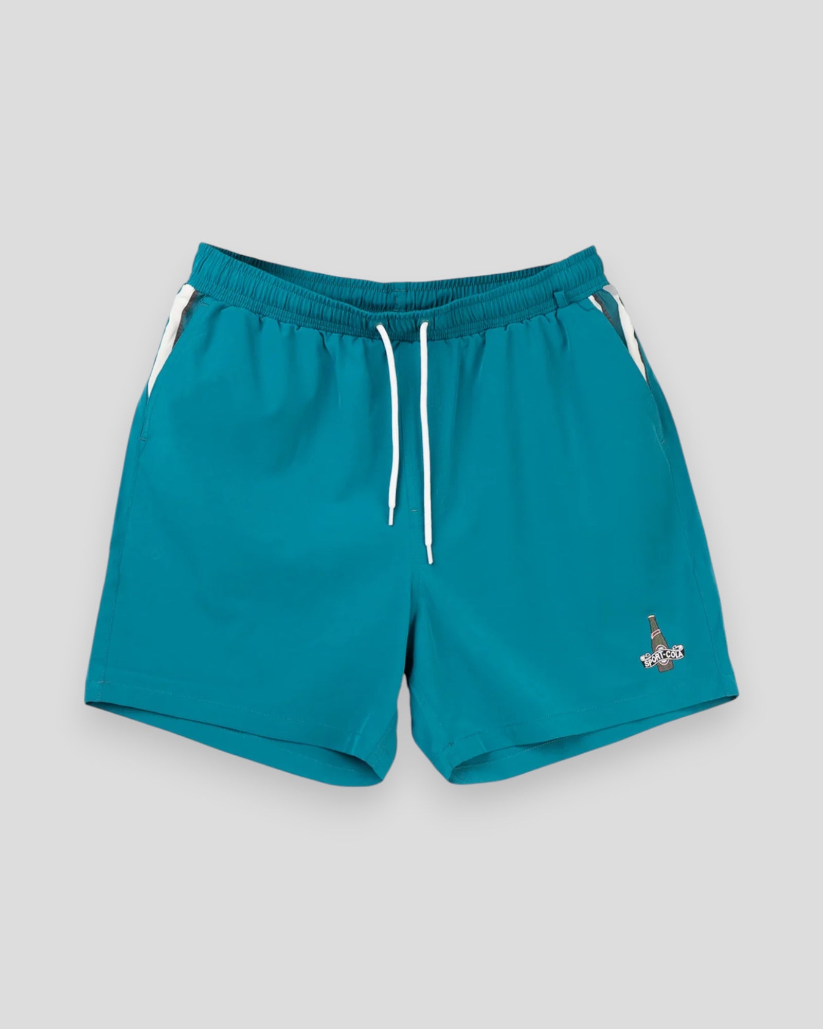 Lakor sport-pletbadeshorts i havneblå med elastisk talje og sporty design, perfekt til svømning og strandaktiviteter.