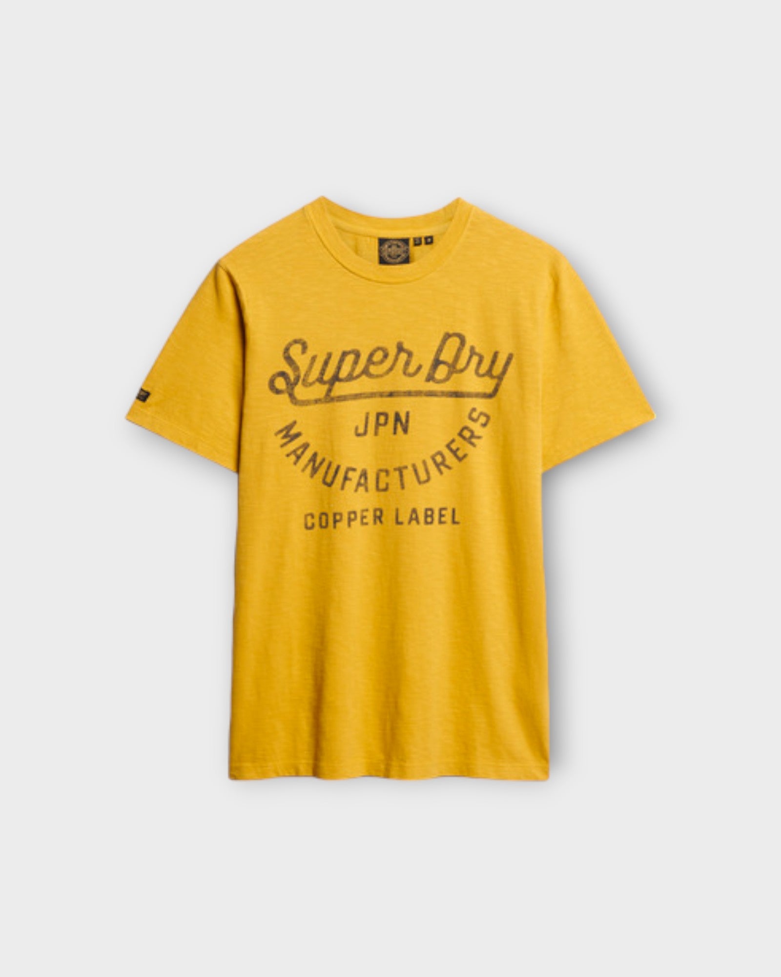 Copper Label Script Tee Pigment Yellow Slub. Gul printet herre T-shirt fra Superdry. Her set forfra.