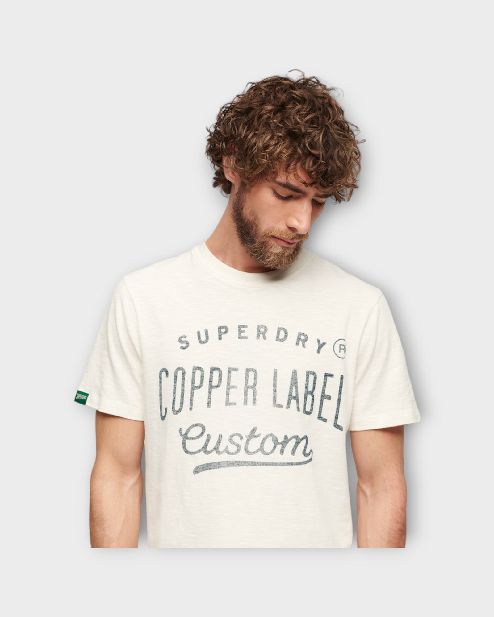 Copper Label Workwear Tee Cream Slub. Råhvid printet T-shirt i regular fit. Her set forfra.