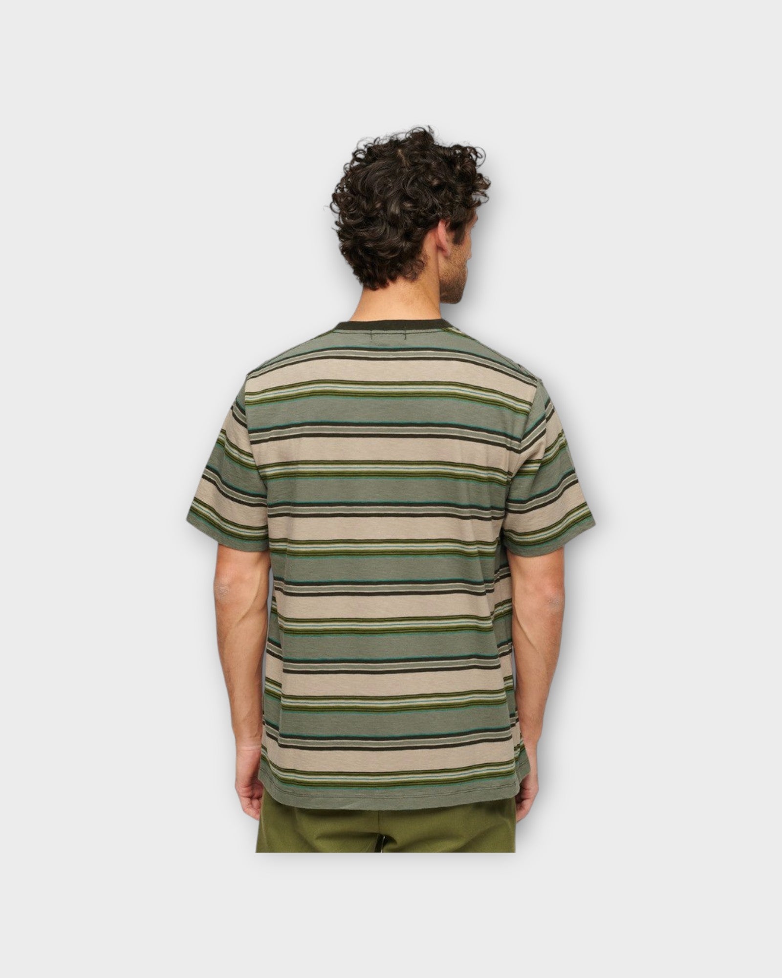 Relaxed Fit Stripe T-shirt Green Stripe. Grøn Stribet Superdry T-shirt til mænd. Her set bagfra.