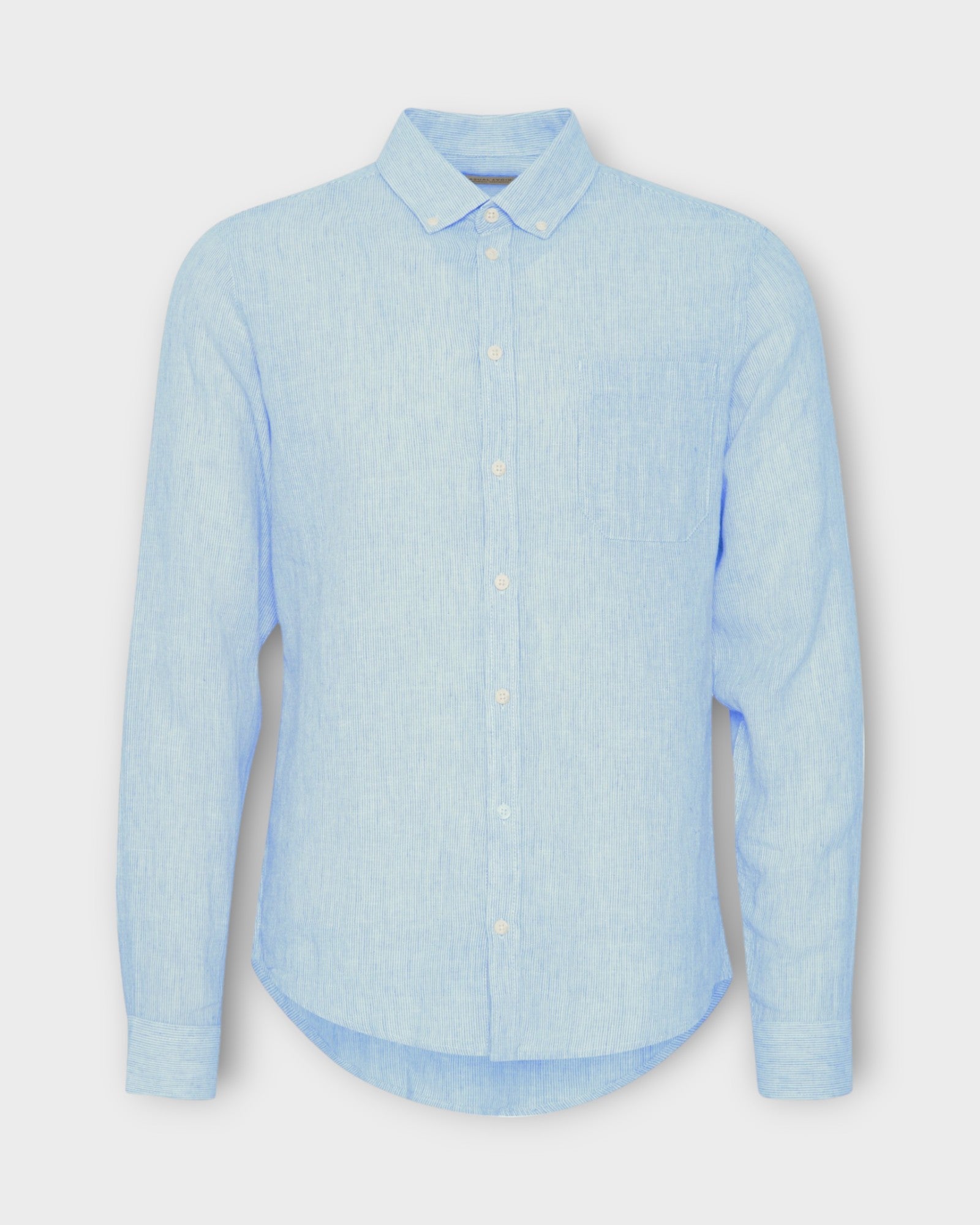 Anton Ls Striped Linen Mix Shirt  Chambray Blue, langærmet hørskjorte fra Casual Friday. Her set forfra.