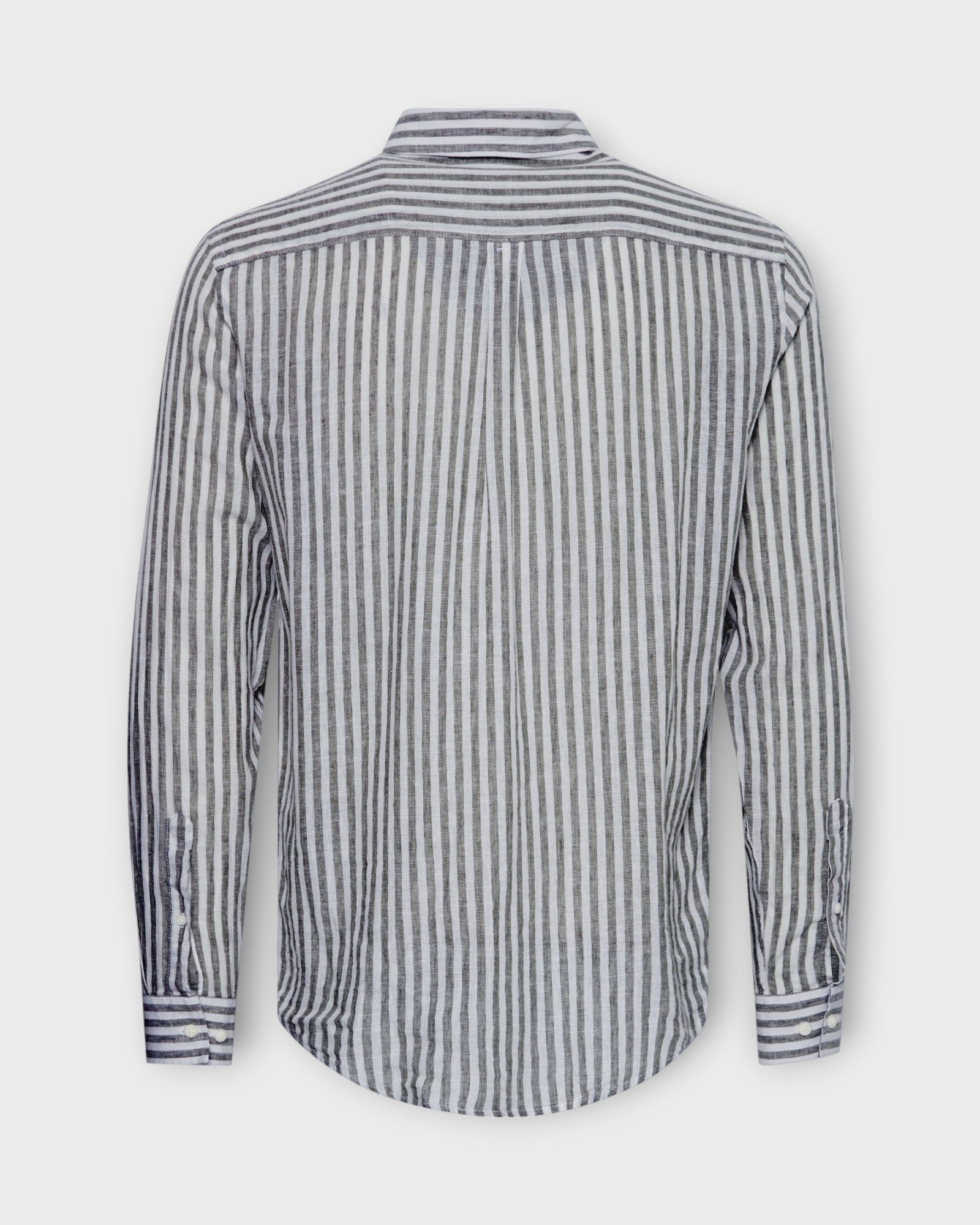 Anton Striped Linen Mix Shirt Dark Navy fra Casual Friday. Blå og hvid stribet langærmet hørskjorte til mænd. Her set bagfra.