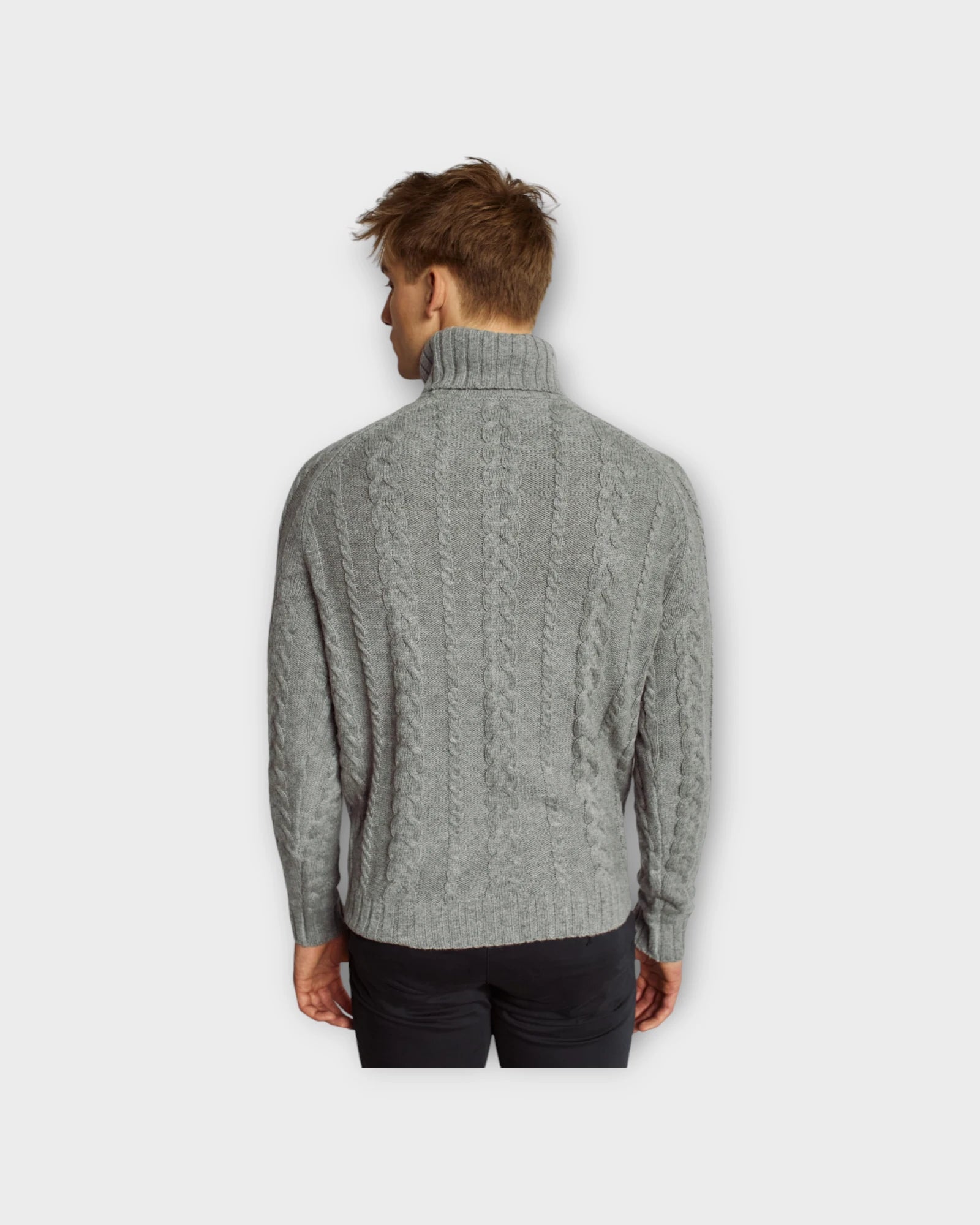 Kano Regular Fit Knitwear Grey - Grå Bruun & Stengade Herre Uld Rullekrave. Her set på model bagfra.