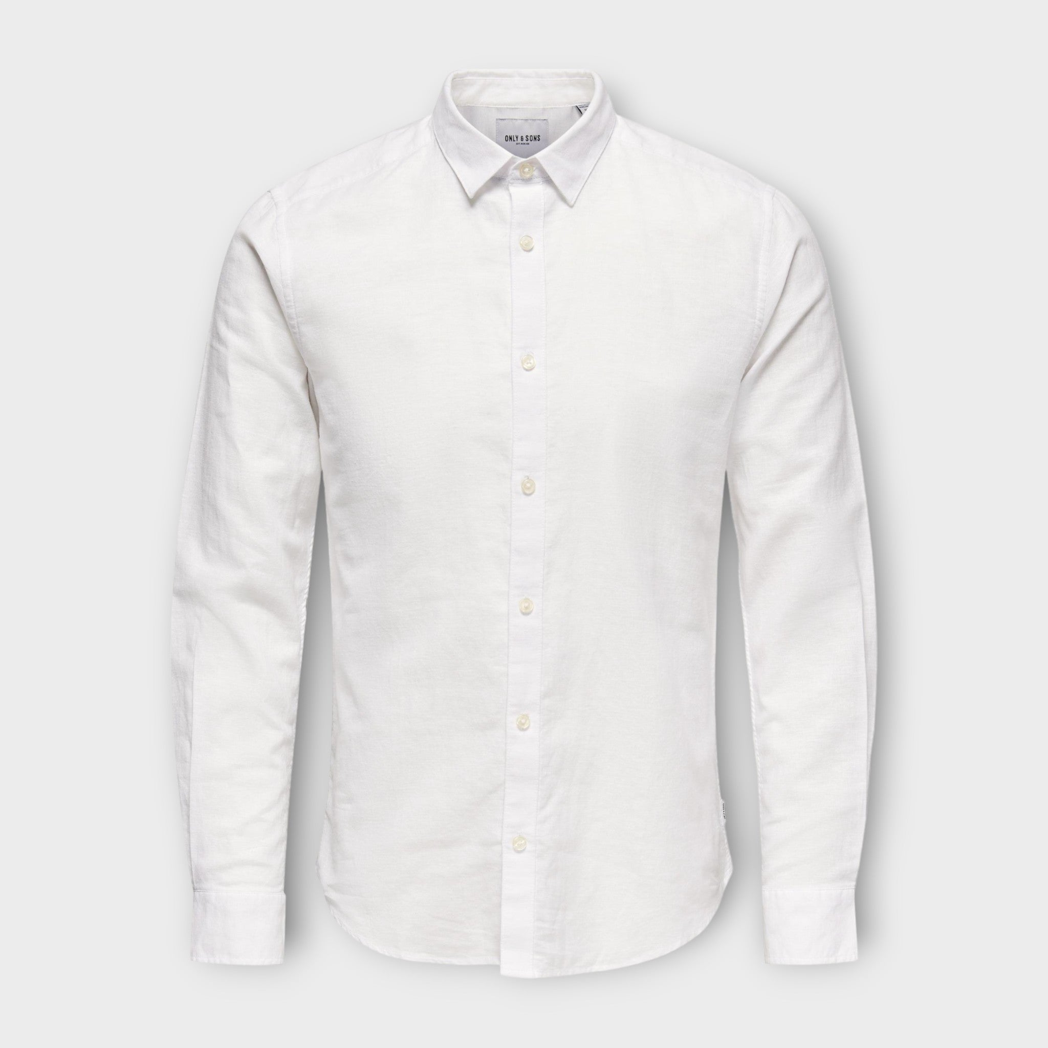 Caiden  LS Solid Linen Shirt  White, Only and Sons hvid langærmet hørskjorte til herre. Her set forfra.