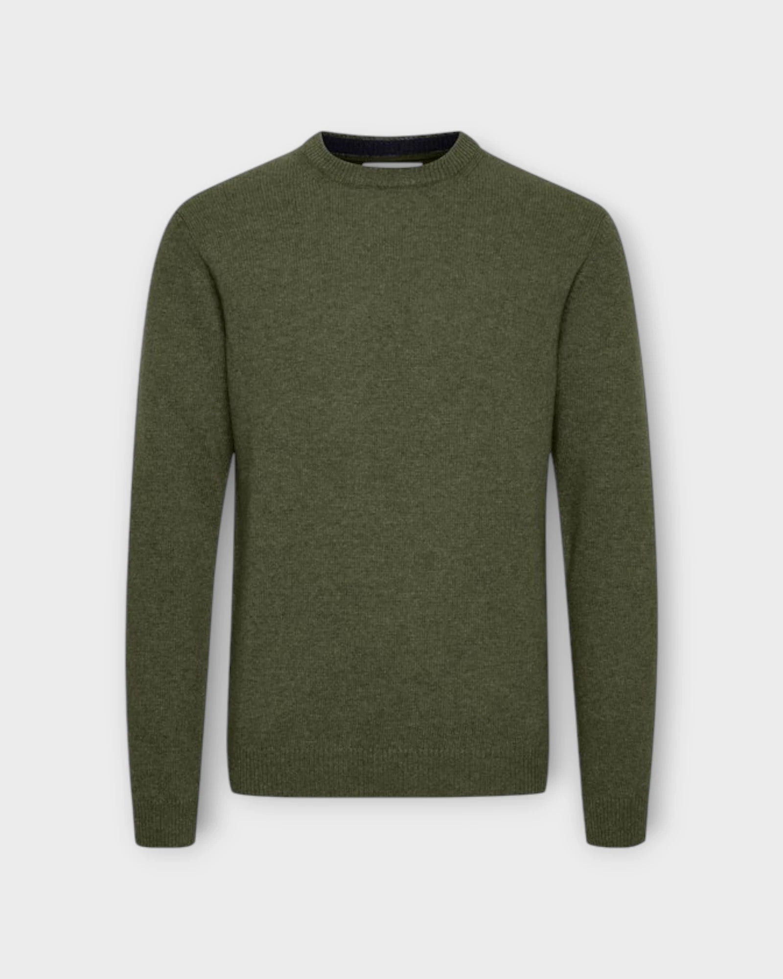 Karl Crew Neck Bounty Knit Deep Depths - Grøn Casual Friday Herre Uld Strik. Her set forfra.