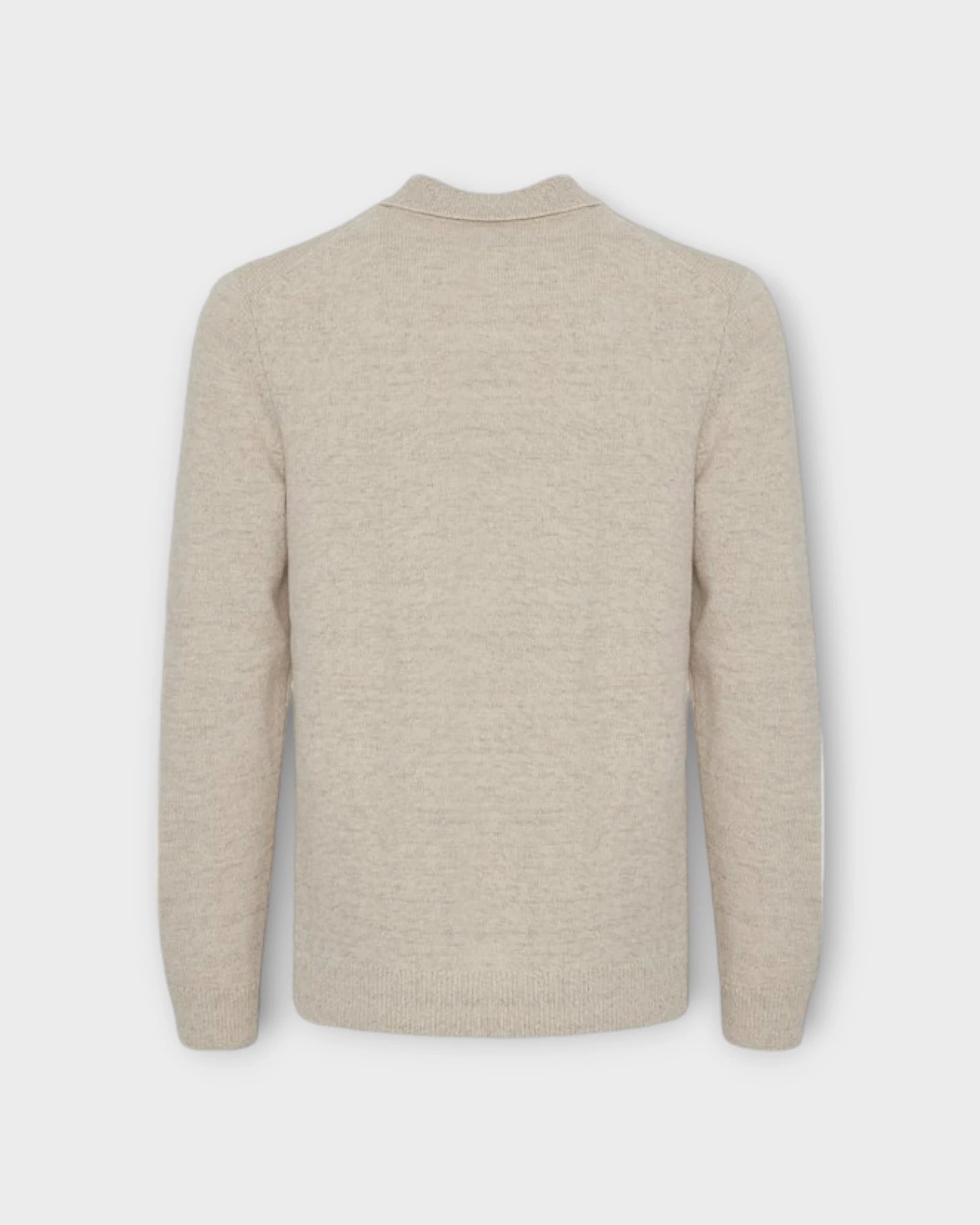 Karl Polo Knit Light Sand Melange - Sandfarvet Casual Friday Strik Herre Polo. Her set bagfra.