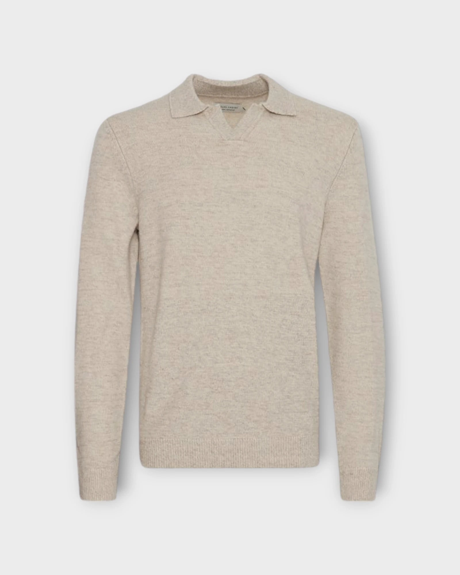 Karl Polo Knit Light Sand Melange - Sandfarvet Casual Friday Strik Herre Polo. Her set forfra.