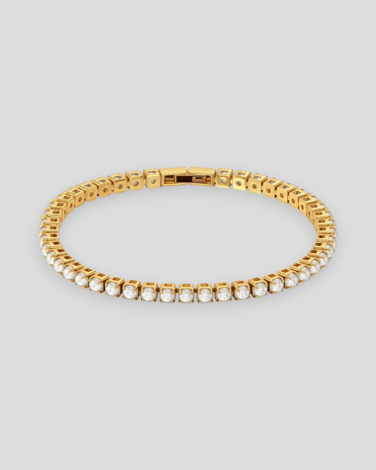 Små multi-guld Lilo armbånd til kvinder i Edblad Dame kollektion, med elegante guldkæder og fine detaljer