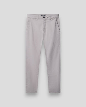 Grå Dale Chino bukser fra Gabba, med slim pasform og klassisk design, vist på en model.