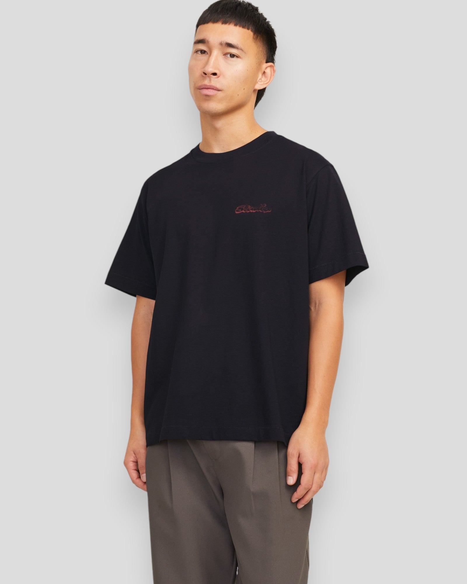 Retiro Back Tee SS Crew Neck SE25 i Black fra Jack And Jones – casual oversized T-shirt med stil