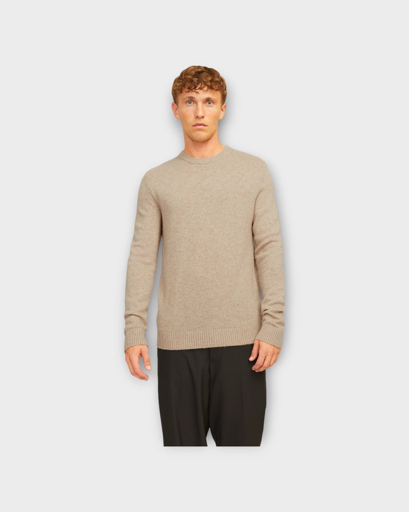 Lambswool Knit Crew Neck LN Oatmeal Melange - Sandfarvet Jack & Jones Herre Strik. Her set på model i closeup.