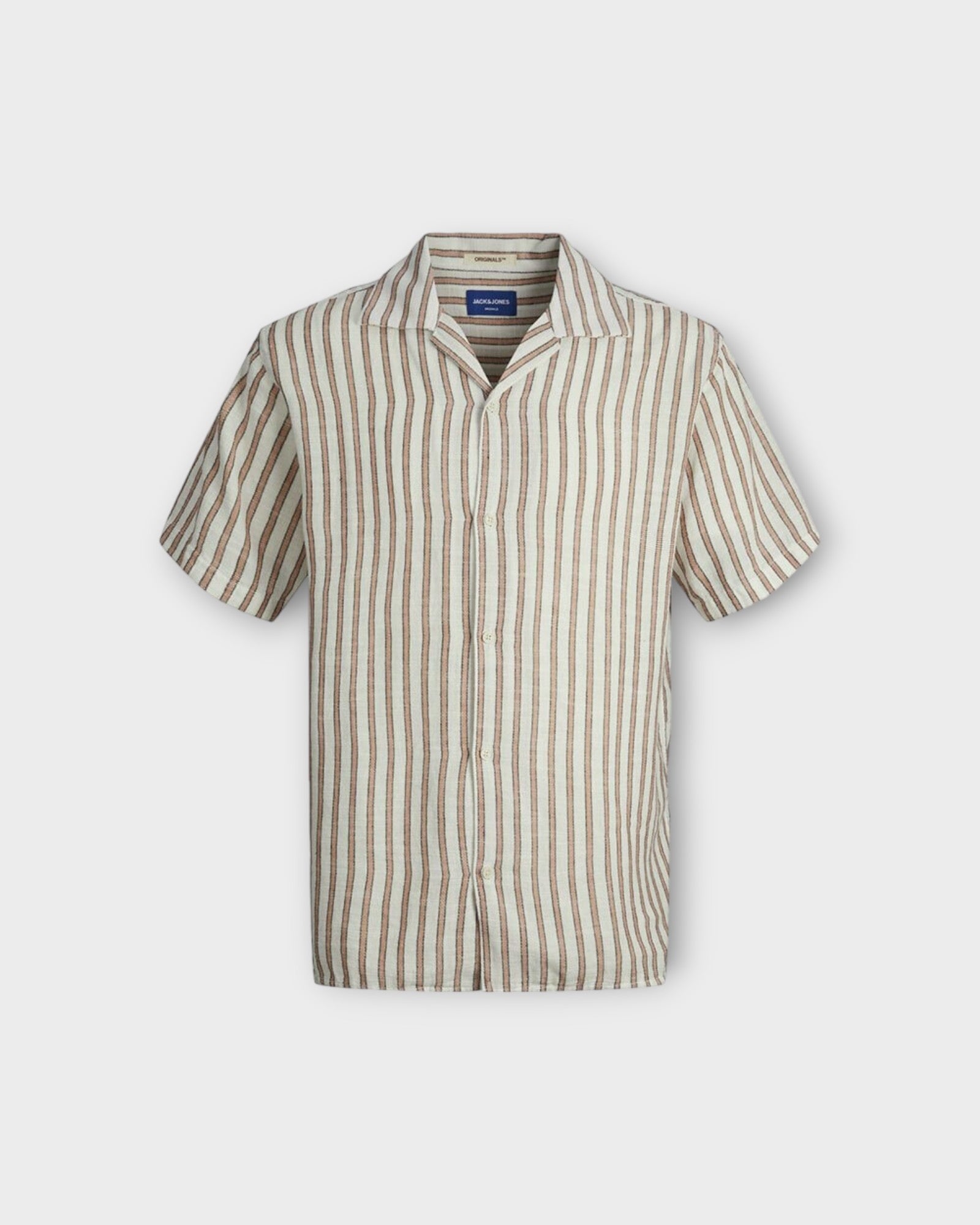 Jack and Jones Noto Stripe Resort Shirt Carnelian, kortærmet stribet hørskjorte med Cubakrave. Her set forfra.
