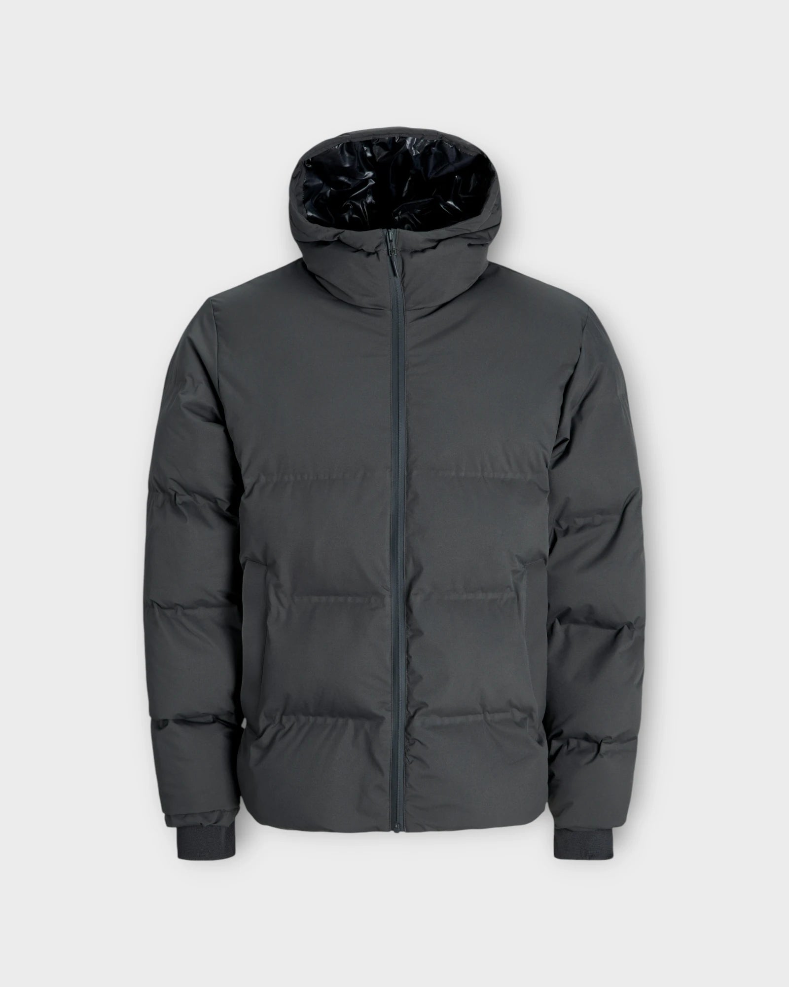 Payne Puffer Jacket Asphalt - Grå Jack and Jones Vinterjakke til Mænd. Her set forfra.